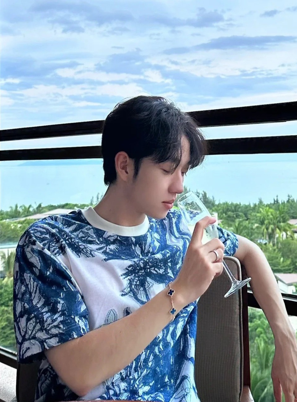 Áo thun Louis Vuitton LV Graphic Cotton Short-Sleeved (Blue) [Mirror Quality]