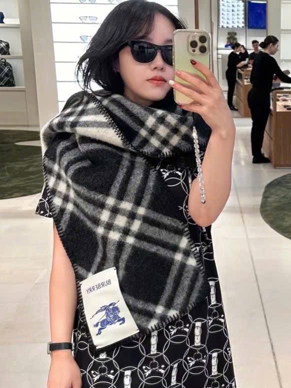 KHĂN BURBERRY BBR CHECK WOOL SCARF (BLACK)