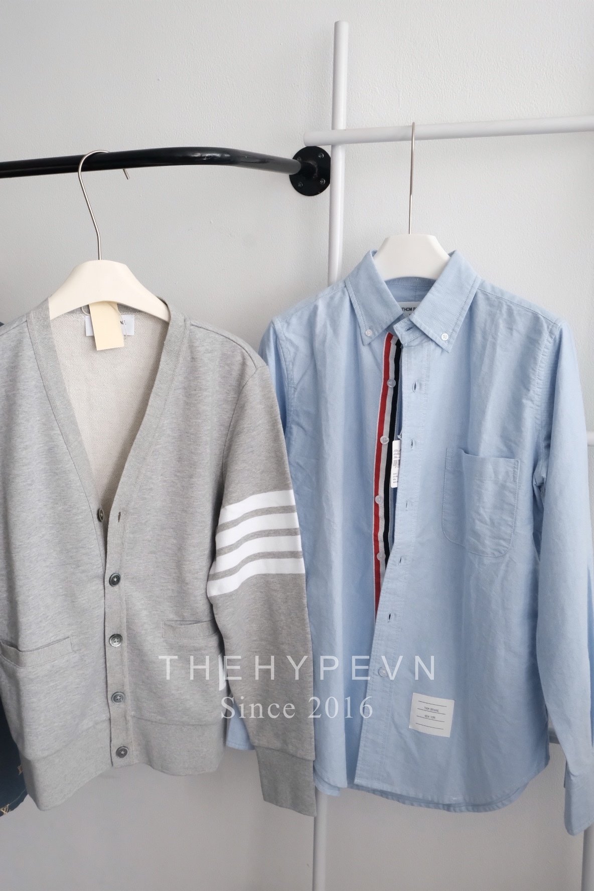 THOM BROWNE CARDIGAN - Áo khoác TB LOOPBACK JERSEY V-NECK (Light Grey) [Mirror quality]