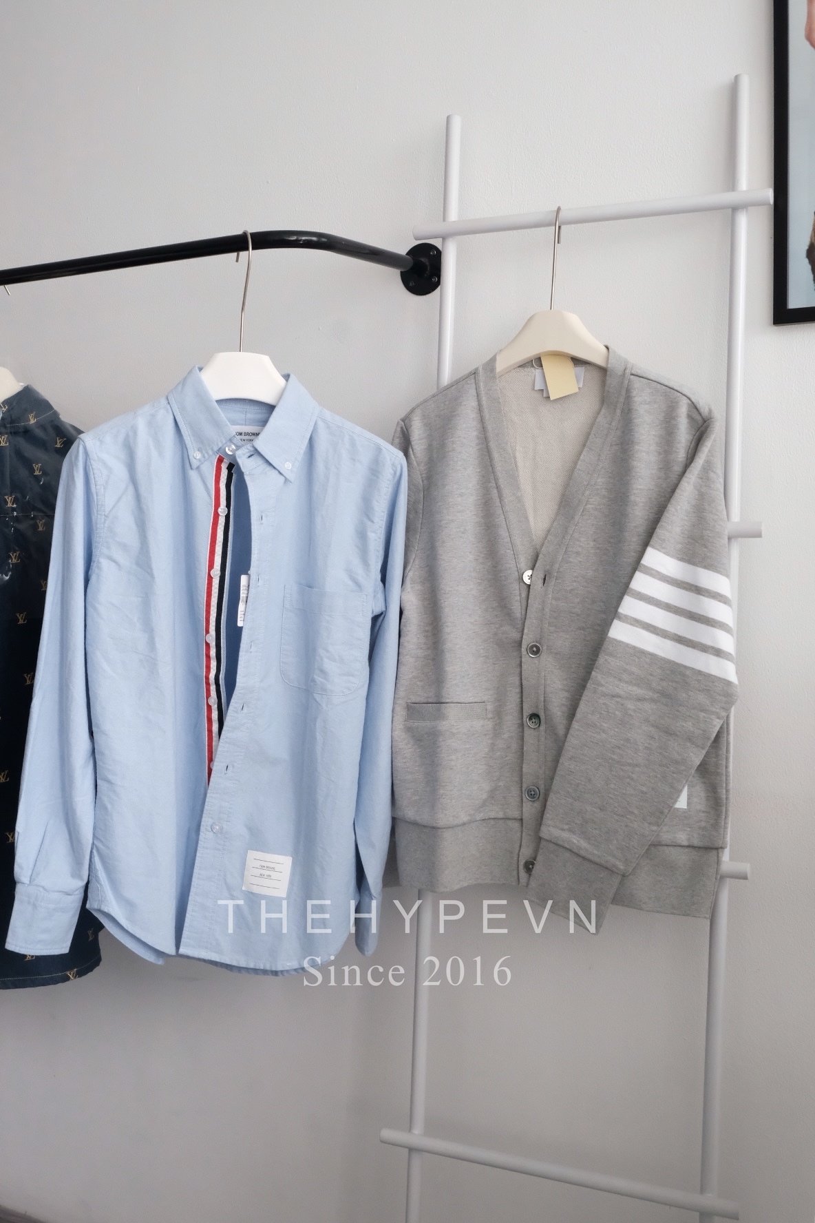 THOM BROWNE CARDIGAN - Áo khoác TB LOOPBACK JERSEY V-NECK (Light Grey) [Mirror quality]