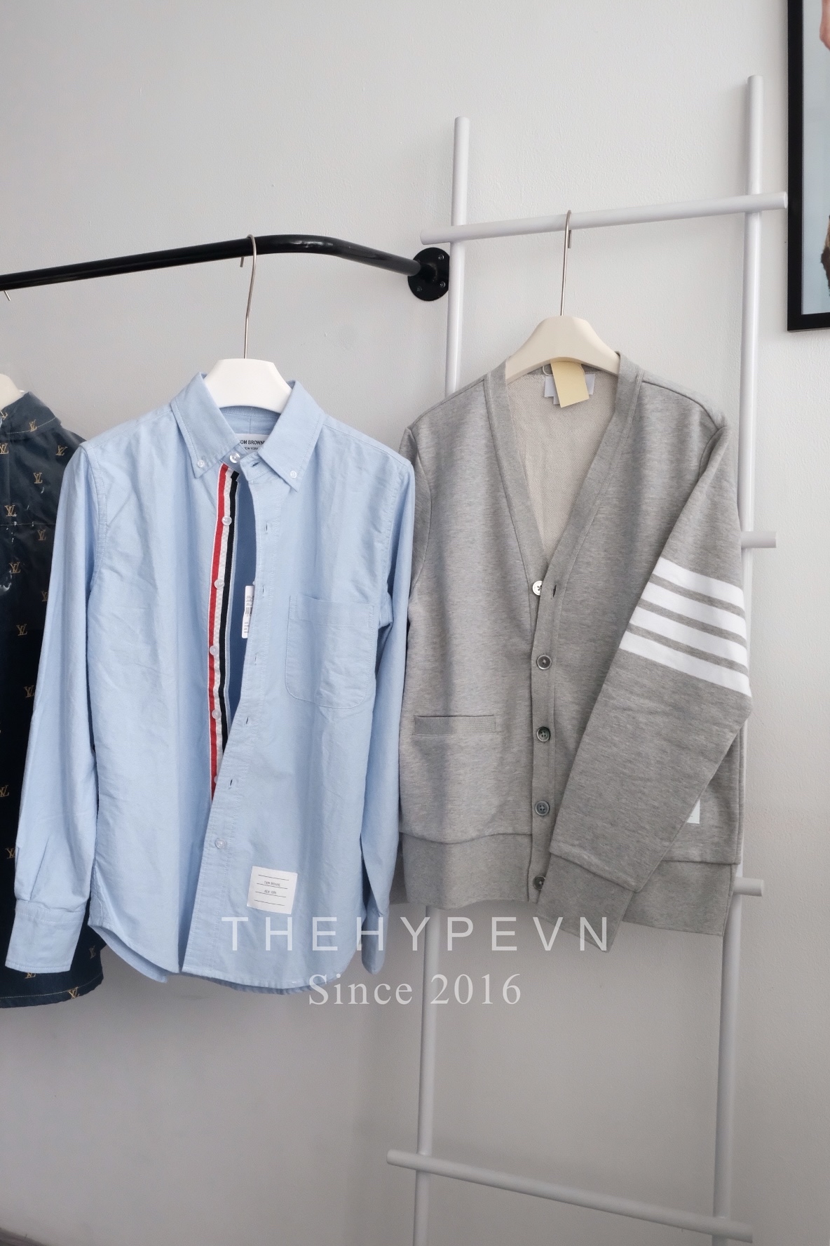 ÁO SƠ MI THOM BROWNE TB GROSGRAIN ARMBAND OXFORD SHIRT (SỌC DỌC) (BLUE)