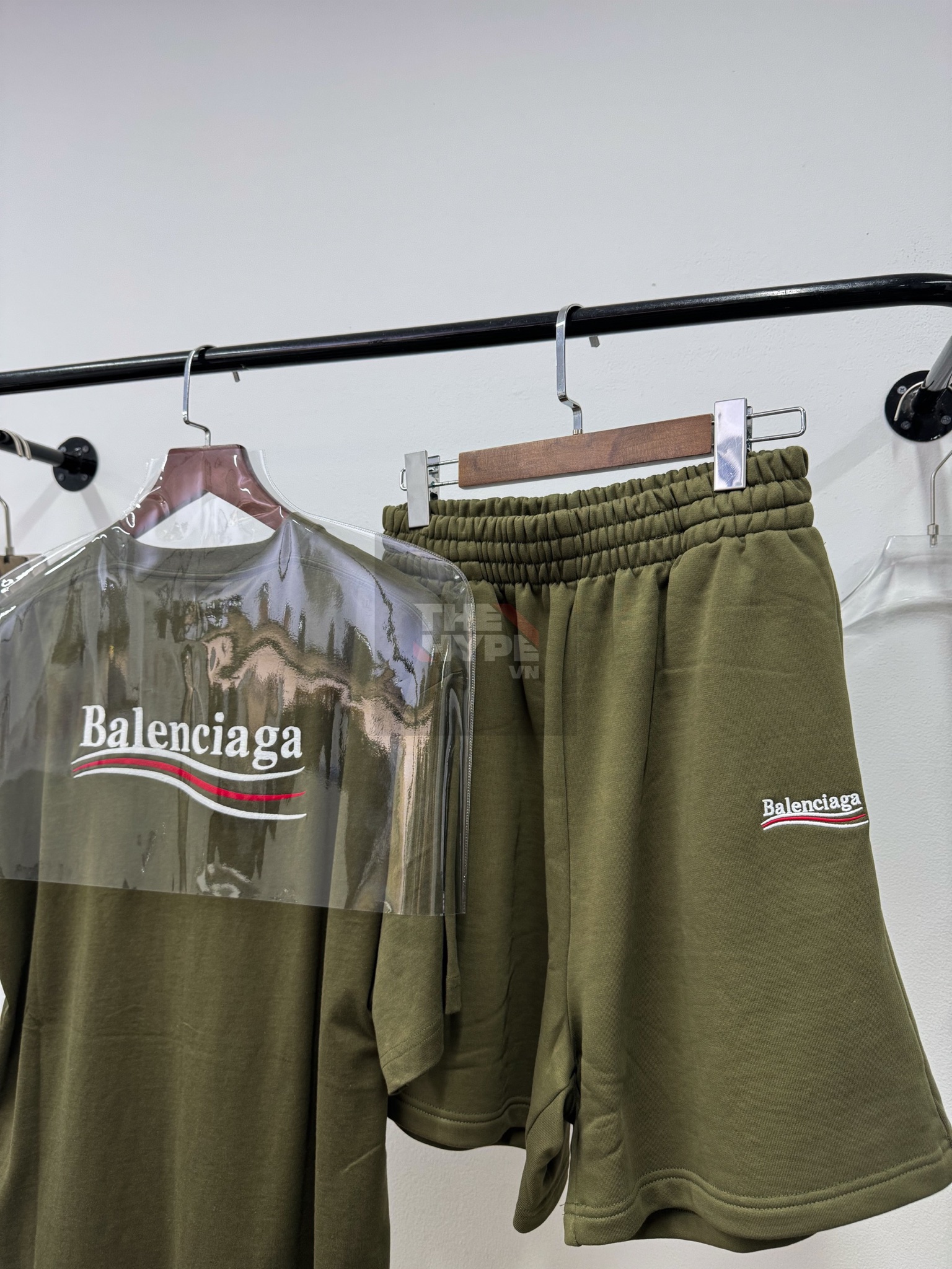 Quần Shorts Balenciaga BLCG logo-print track (Green) [Mirror Quality]