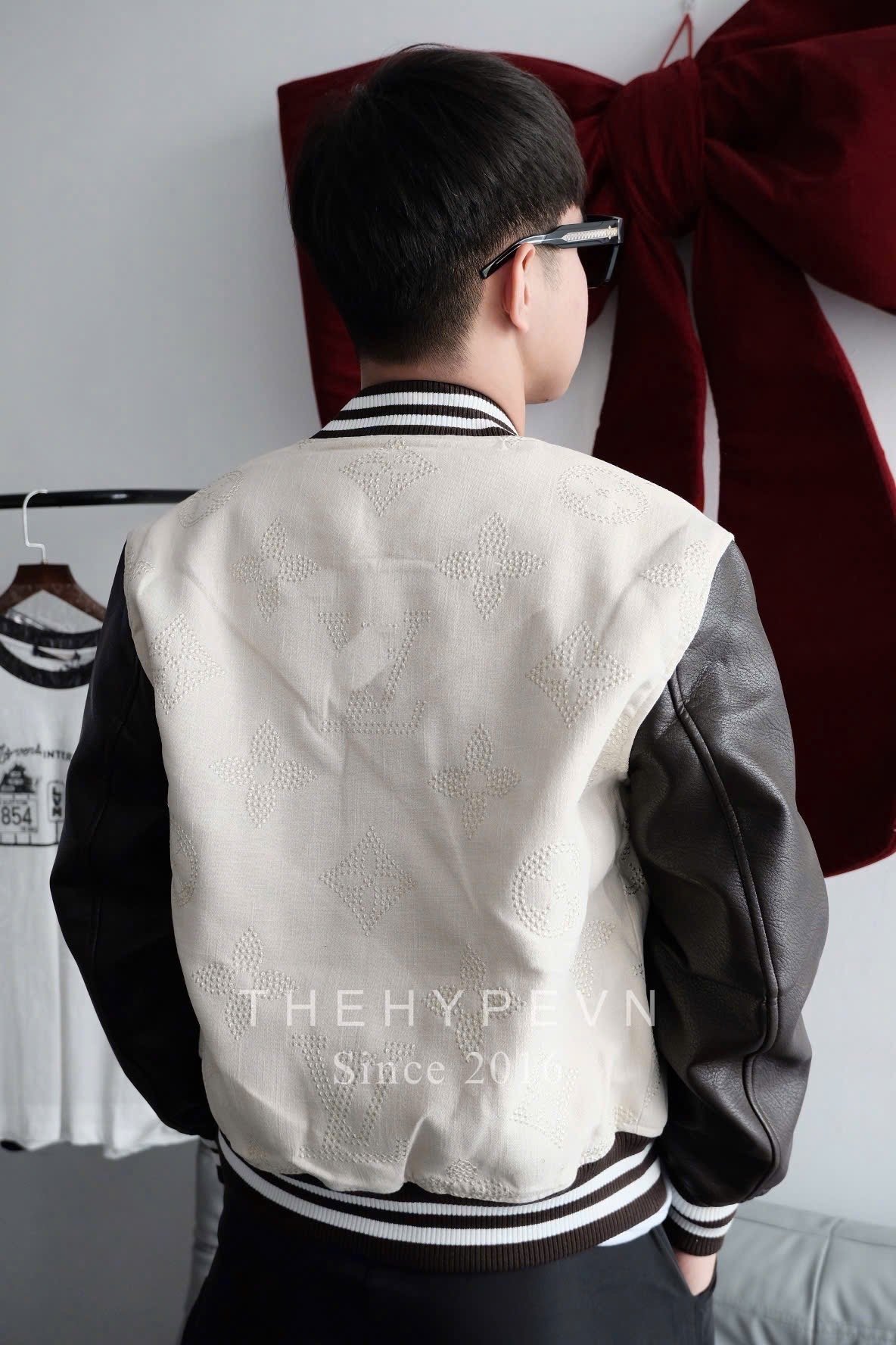 ÁO KHOÁC LOUIS VUITTON LV MONOGRAM EMBROIDERED VARSITY JACKET (BEIGE)
