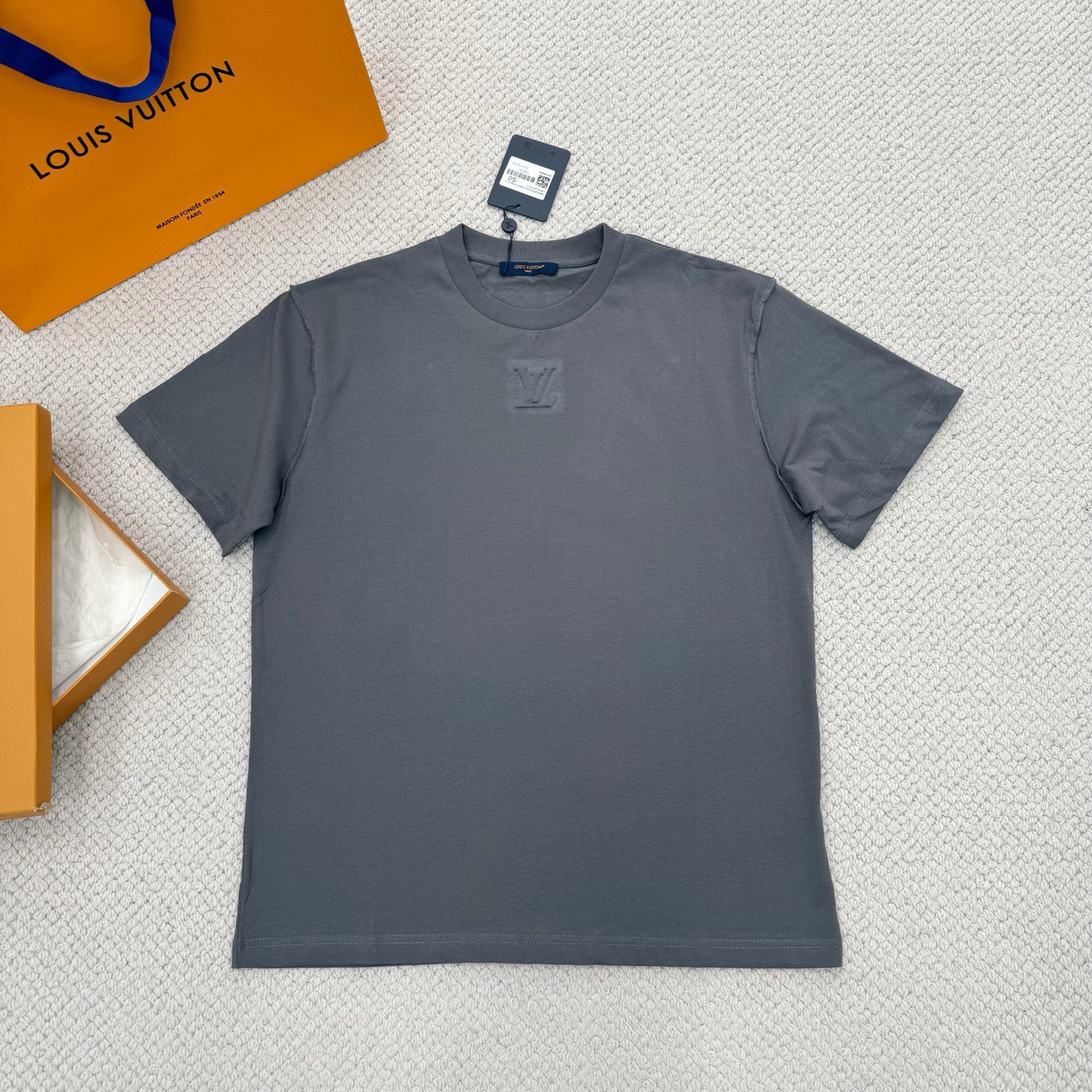 Áo thun Louis Vuitton Embossed (Grey)