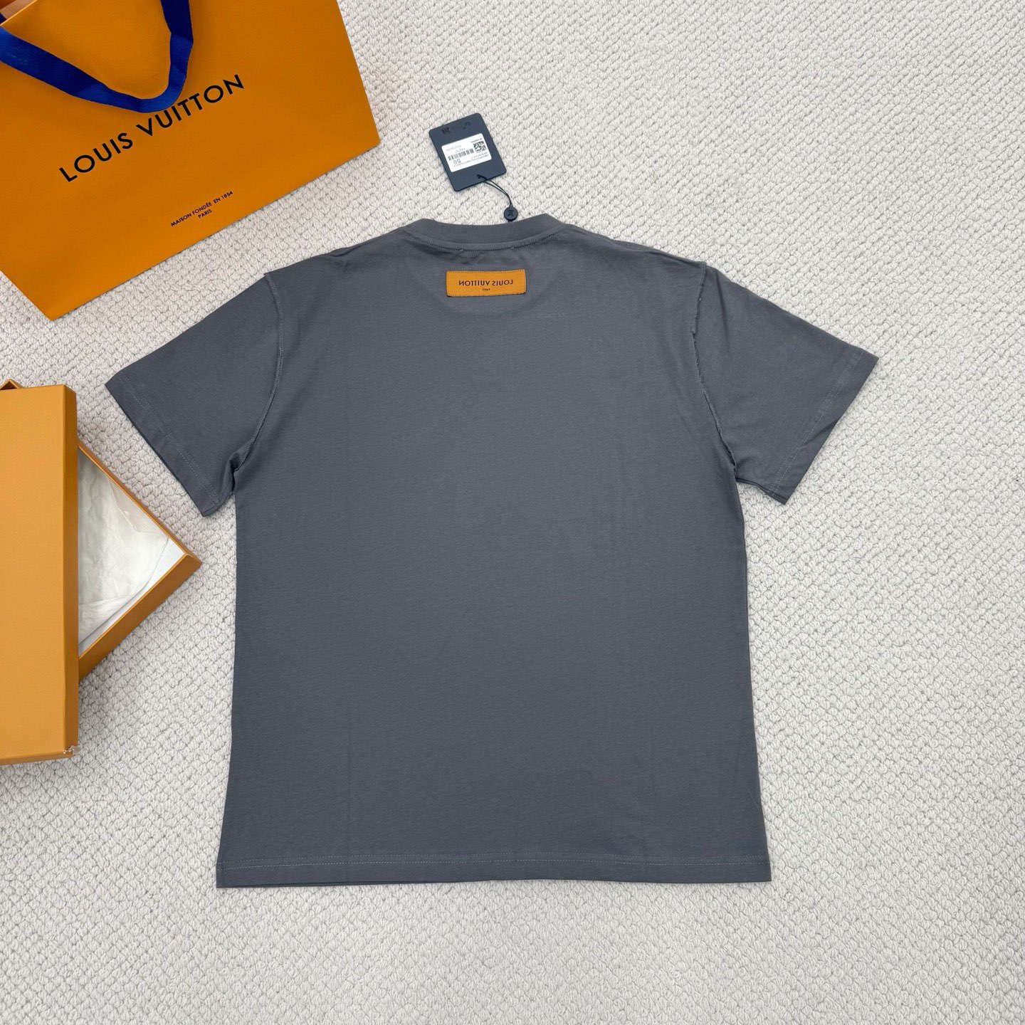 Áo thun Louis Vuitton Embossed (Grey)