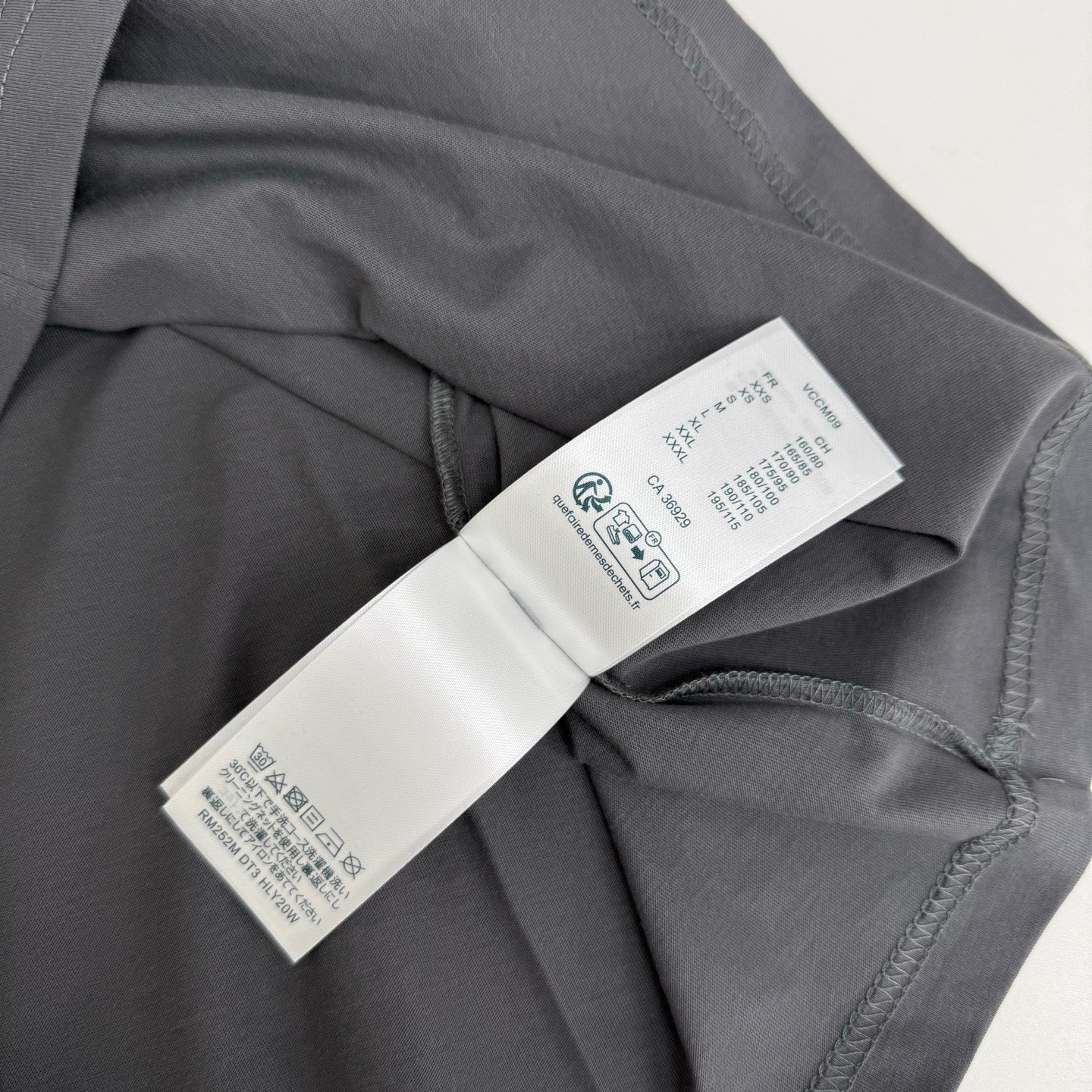 Áo thun Louis Vuitton Embossed (Grey)