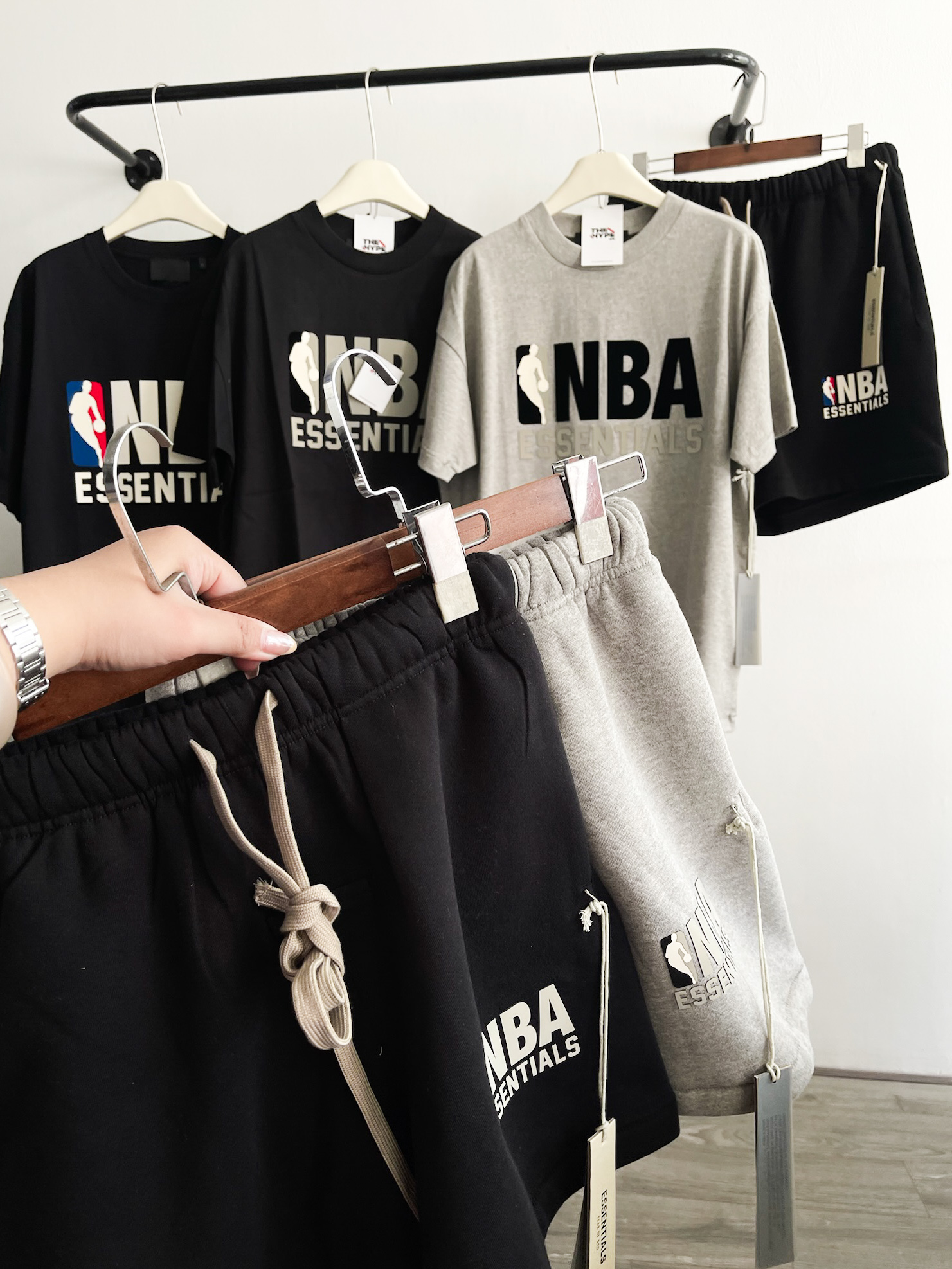 QUẦN NGẮN FOG ESSENTIALS NBA SS25 BLACK LOGO (GREY)