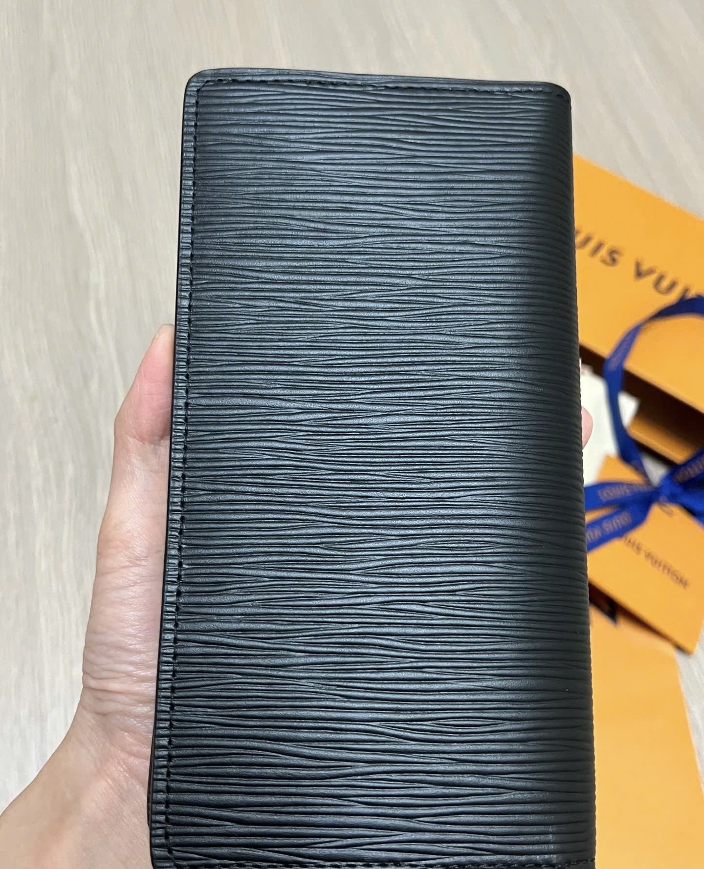 VÍ DÀI LOUIS VUITTON LV BRAZZA EPI (BLACK)