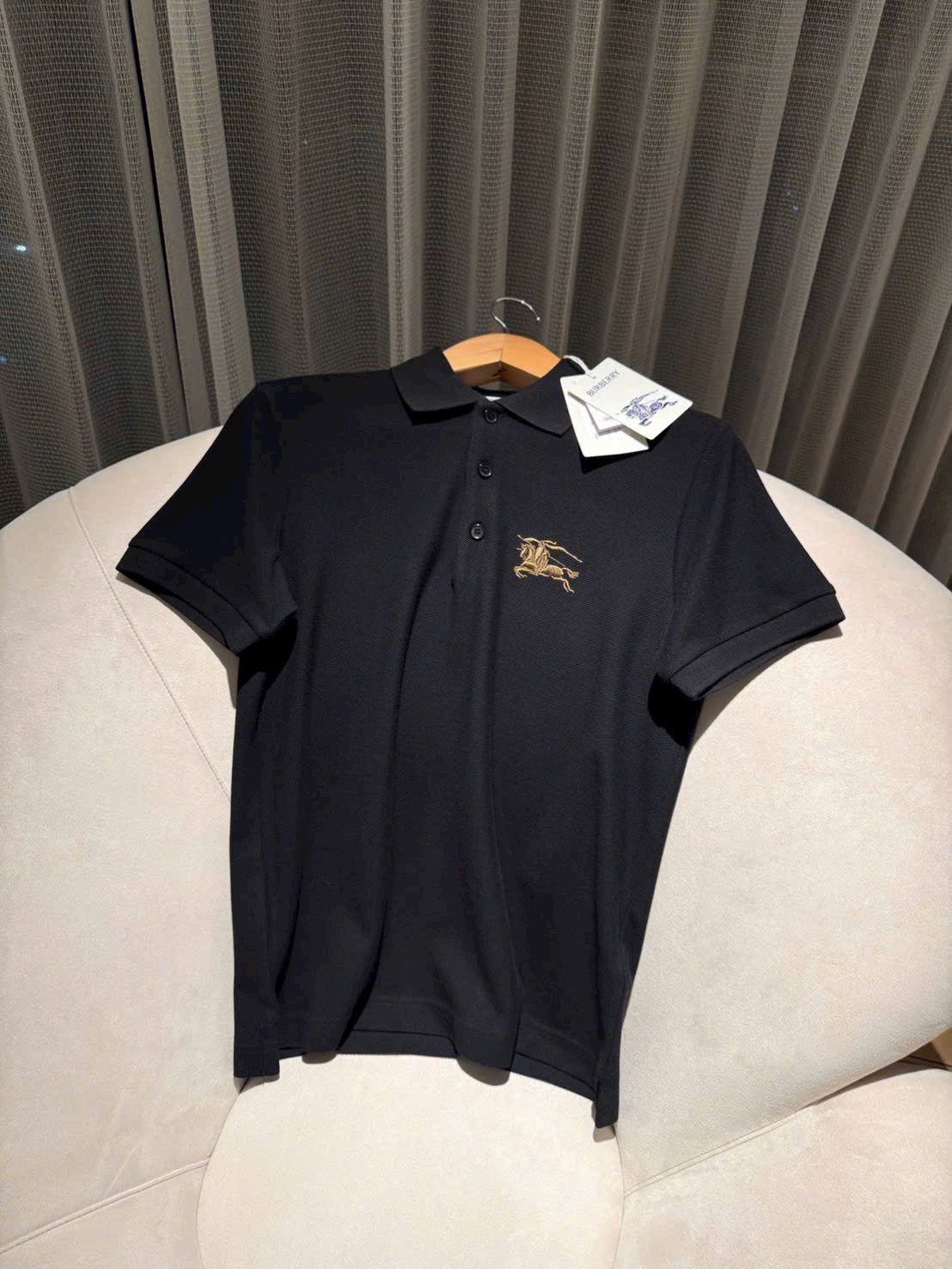 ÁO POLO BURBERRY EQUESTRIAN GOLD KNIGHT (BLACK)