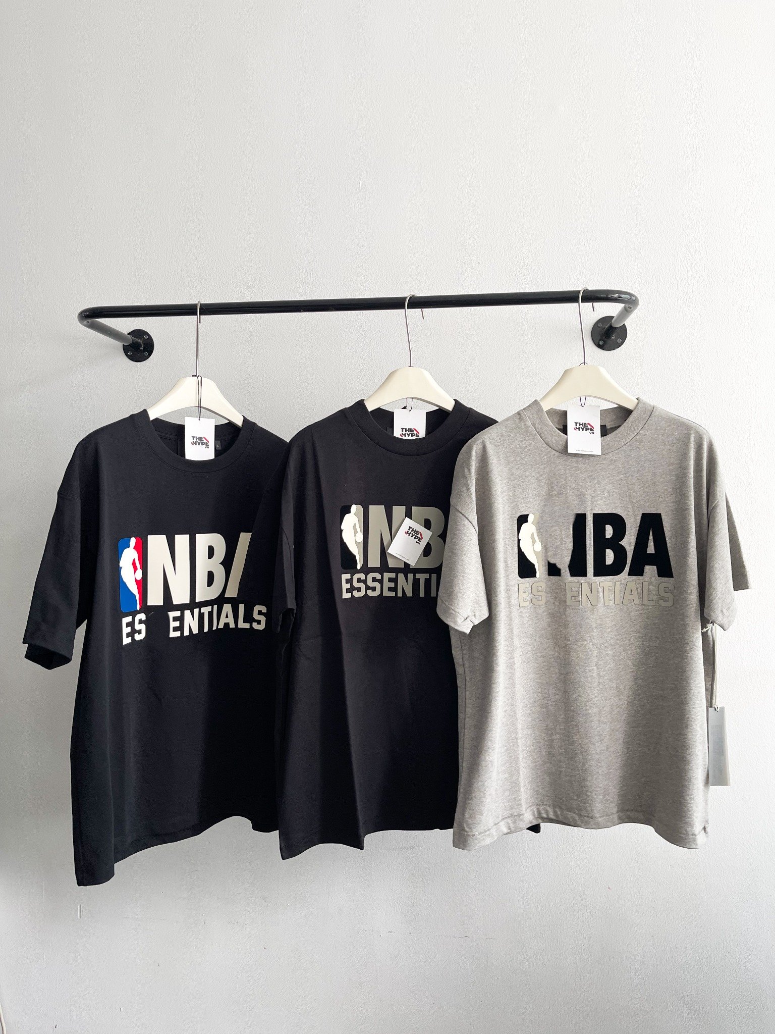 ÁO THUN FOG ESSENTIALS NBA SS25 GREY LOGO (BLACK)
