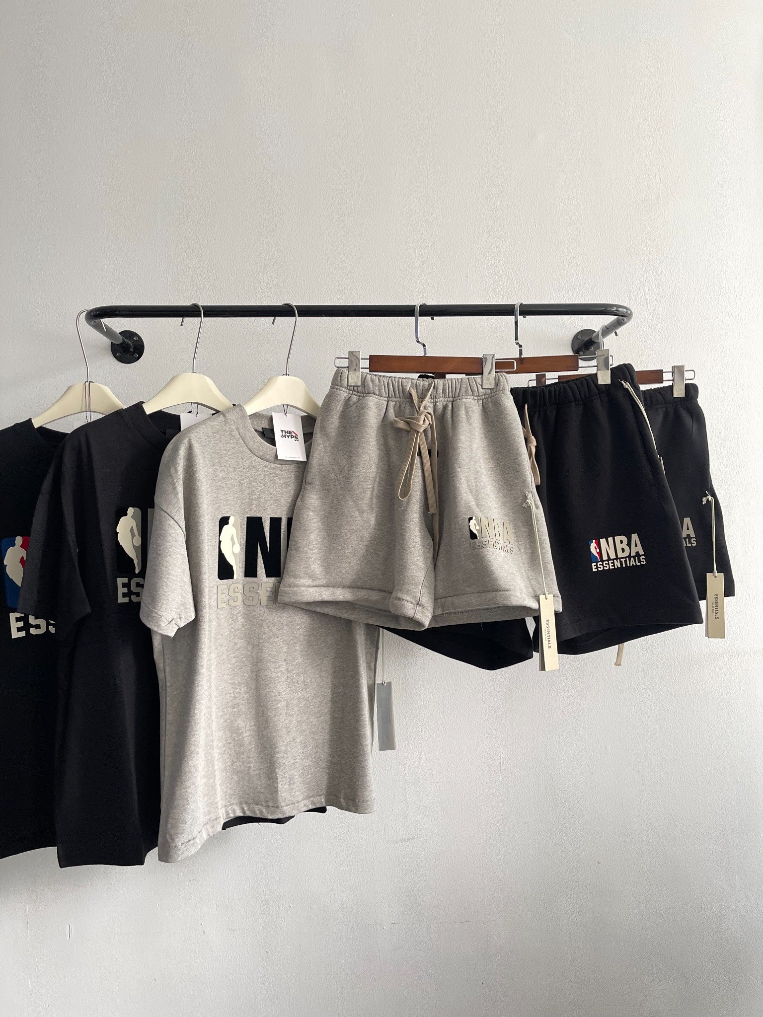 ÁO THUN FOG ESSENTIALS NBA SS25 GREY LOGO (BLACK)