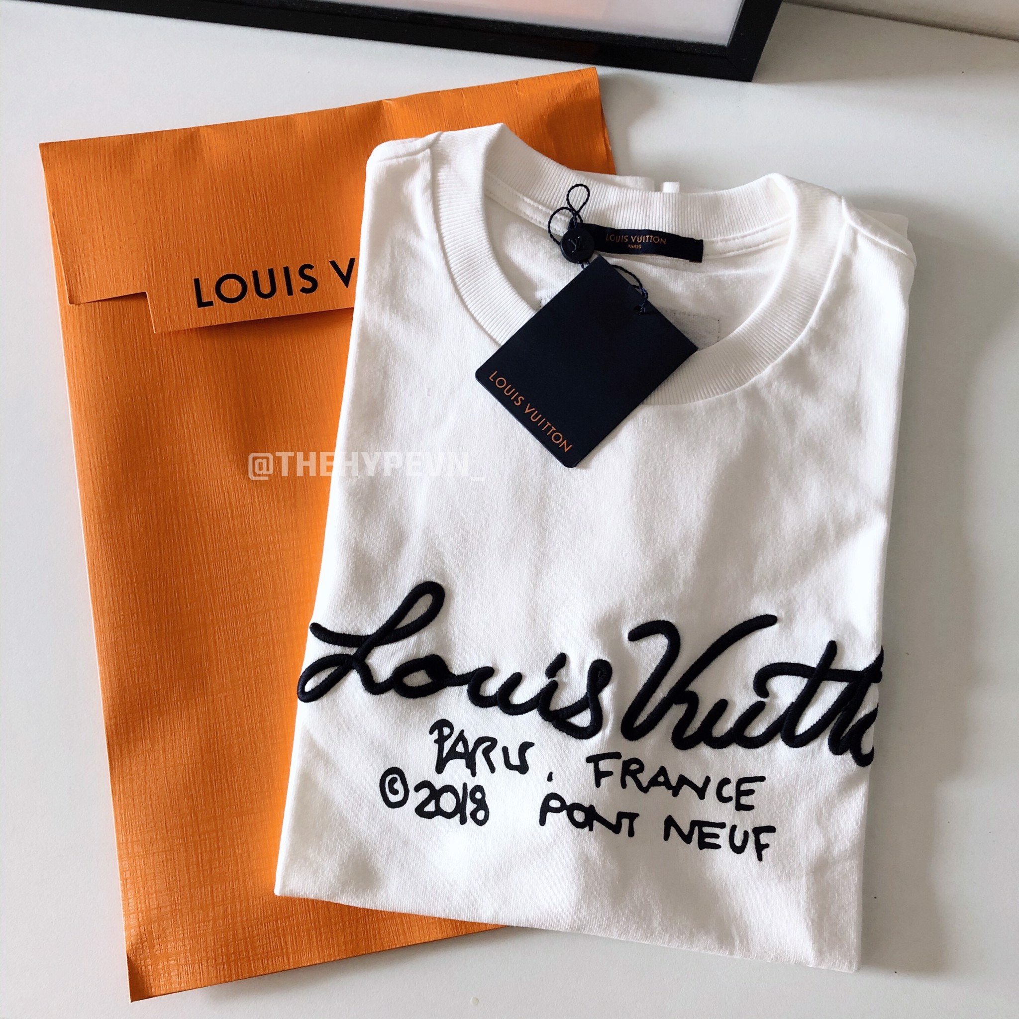 LOUIS VUITTON TEE - Áo LV signature print & embroidery (white) [Mirror Quality]