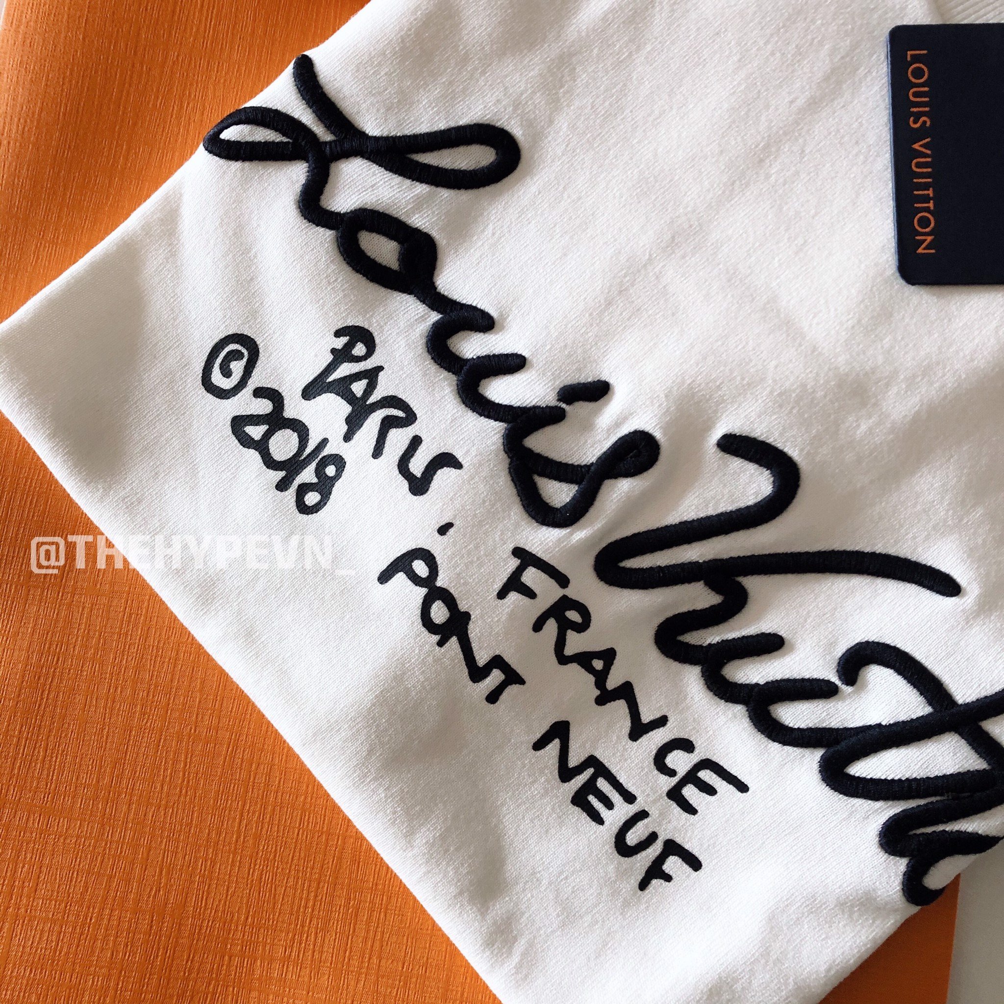 LOUIS VUITTON TEE - Áo LV signature print & embroidery (white) [Mirror Quality]