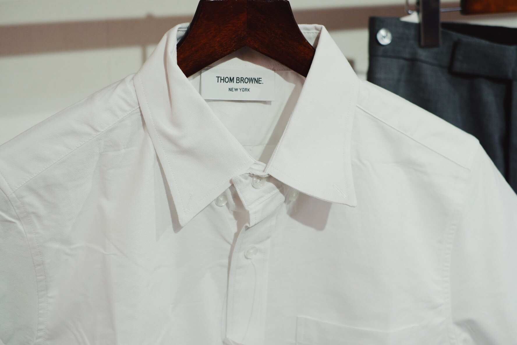 THOM BROWNE SHIRT - Áo sơ mi Thom Browne Classic Short Sleeve Oxford With Stripe (White) [Mirror Quality]