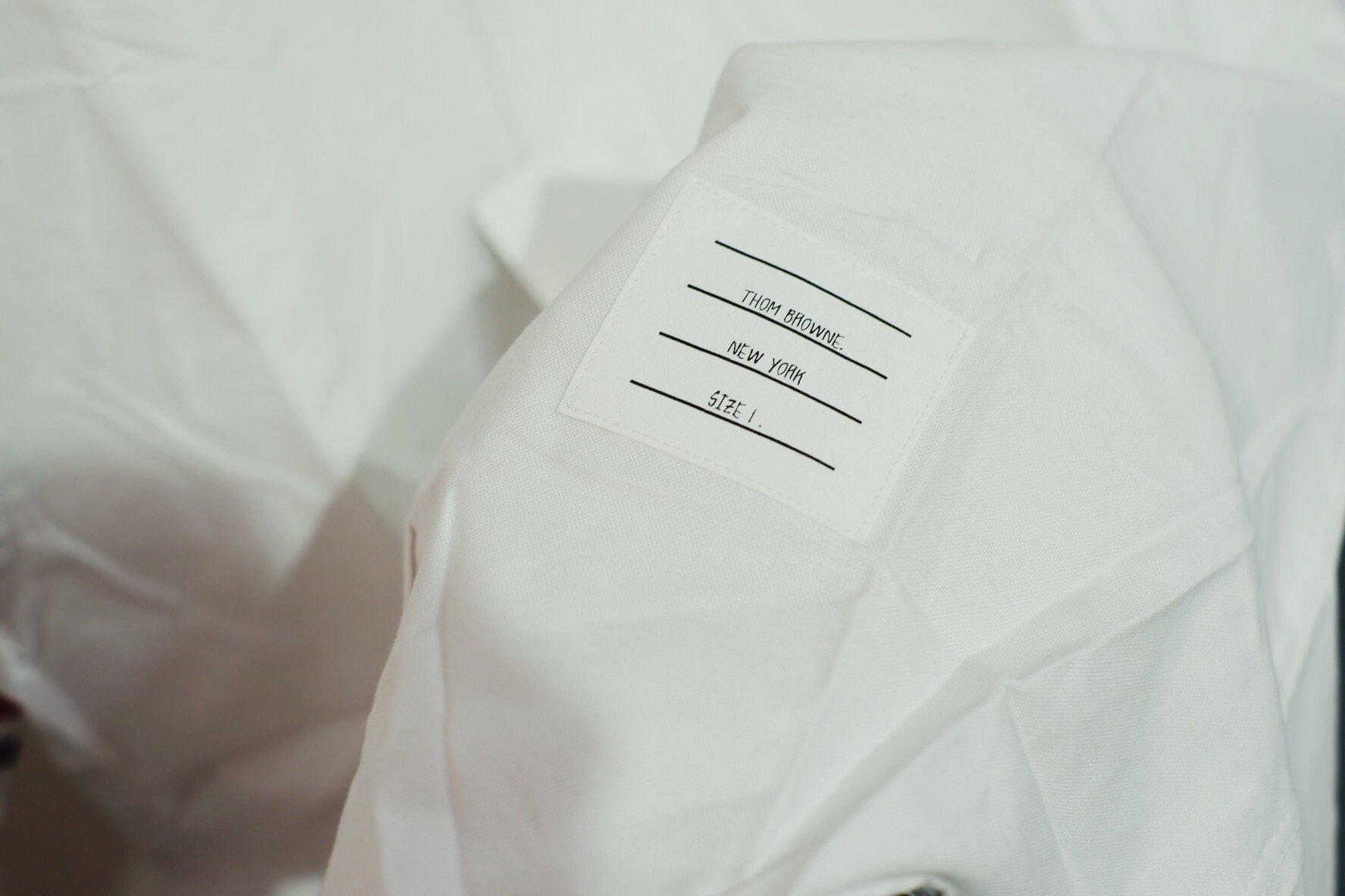 THOM BROWNE SHIRT - Áo sơ mi Thom Browne Classic Short Sleeve Oxford With Stripe (White) [Mirror Quality]