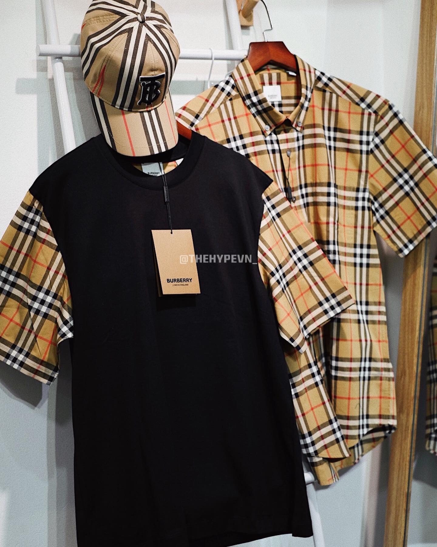 BURBERRY TEE - Áo BBR Serra (Black) [Mirror Quality]