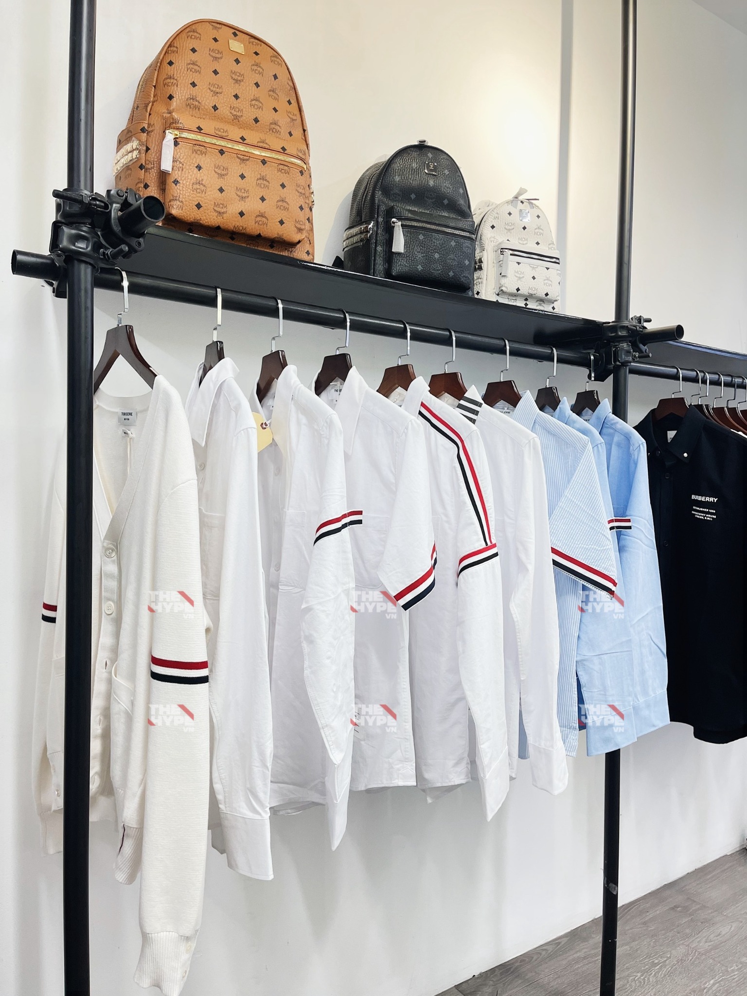 THOM BROWNE SHIRT - Áo sơ mi Thom Browne Seensucker Grosgrain Cuff Straight (Light Blue) [MIRROR QUALITY]