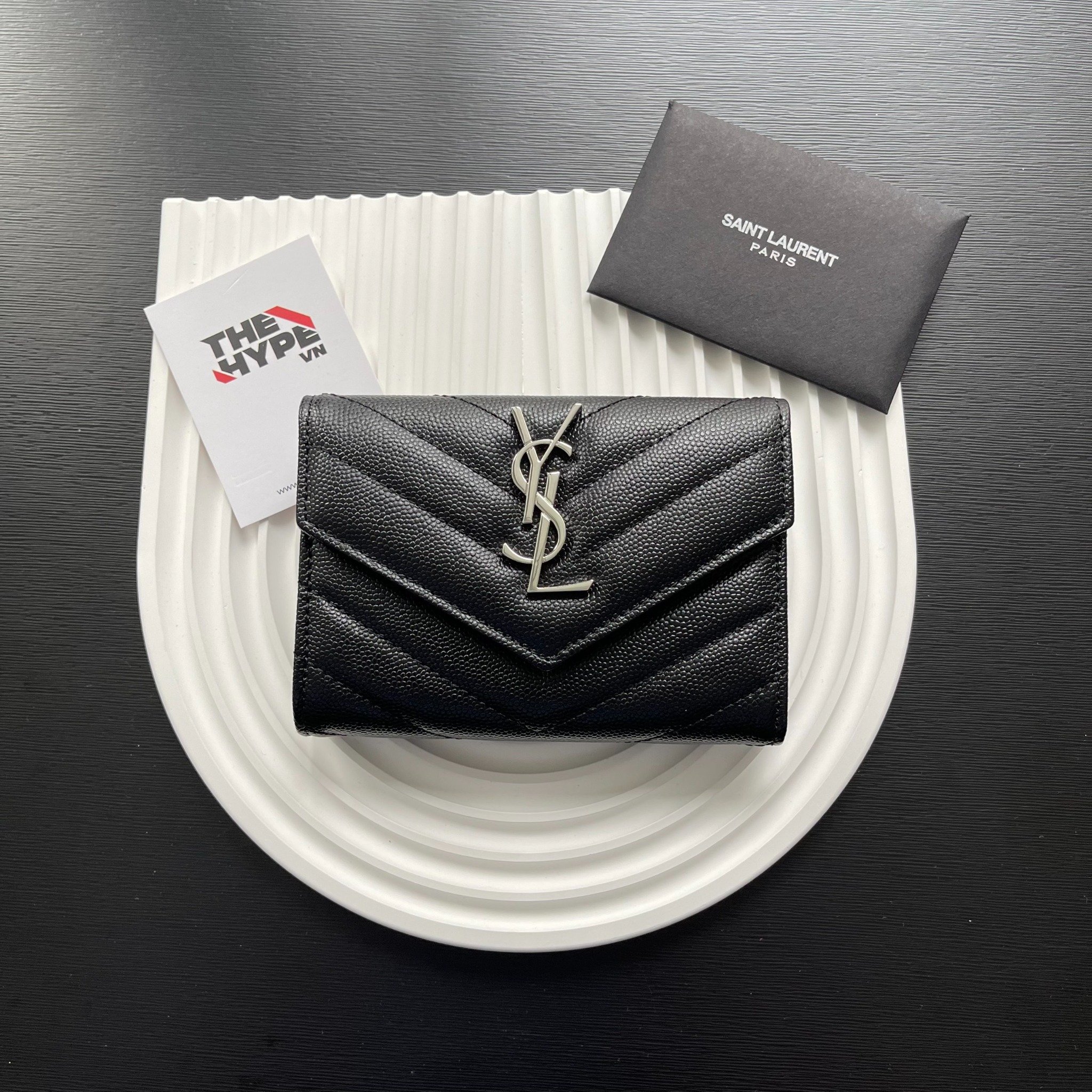 Ví Ngắn YSL Small ENVELOPE CHAIN EMBOSSED ( Black) [Mirror Quality]