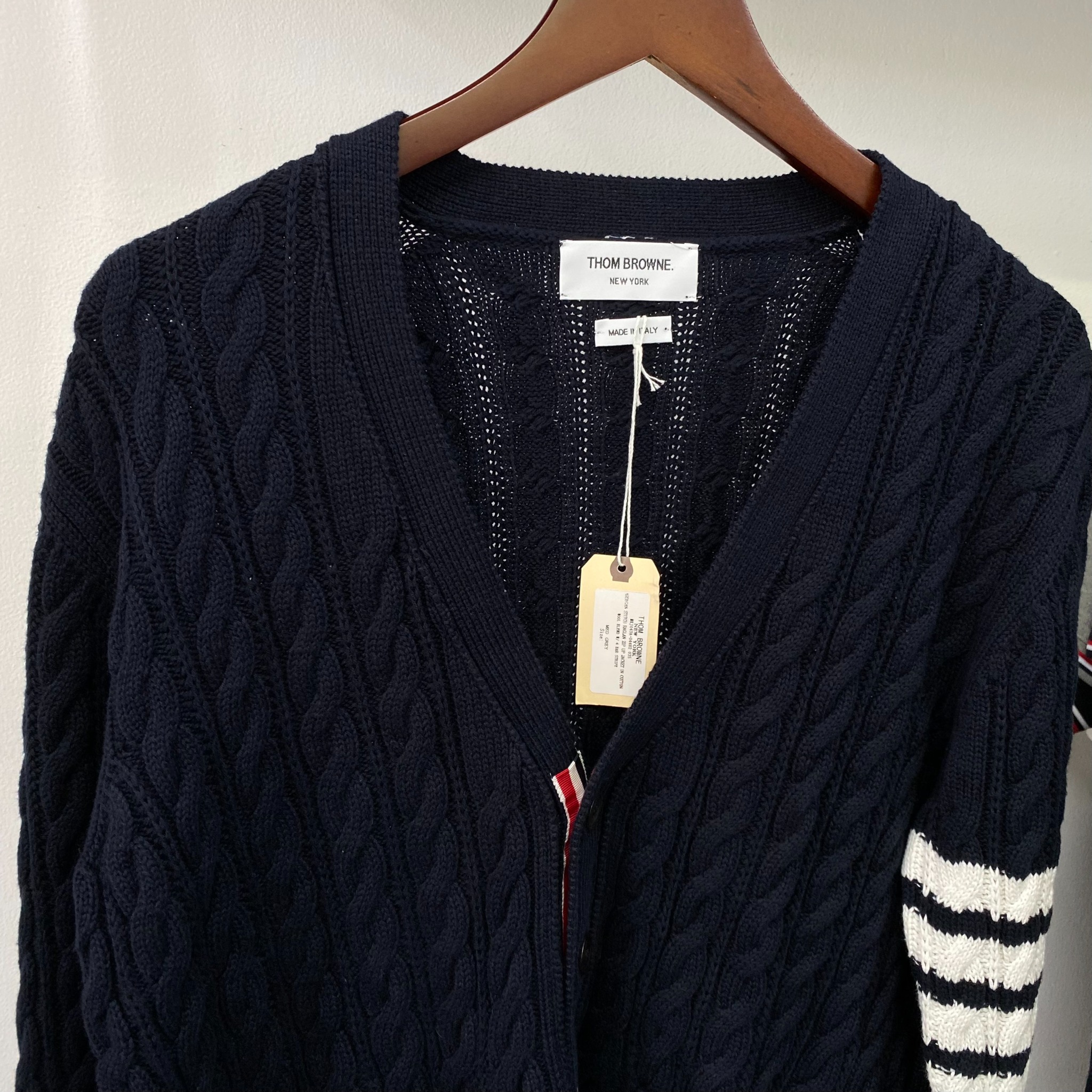 THOM BROWNE CARDIGAN - Áo TB 4 bar V-NECK Cable Knit (Navy) [Mirror quality]