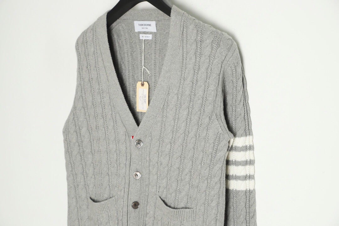 THOM BROWNE CARDIGAN - Áo TB 4 bar V-NECK Cable Knit (Grey) [Mirror quality]