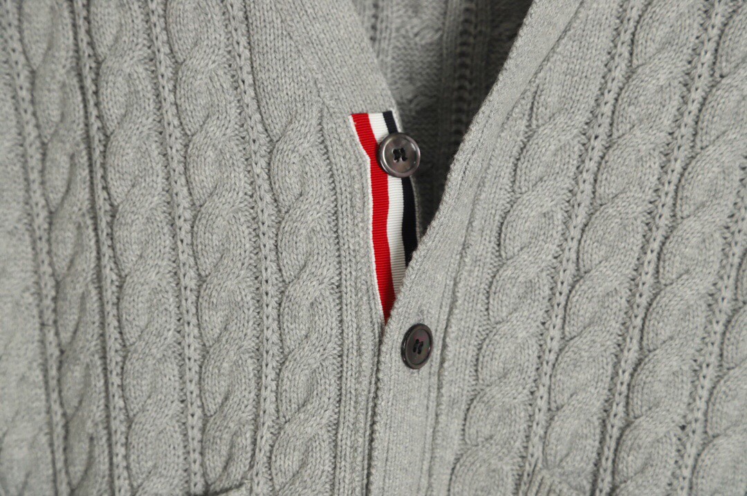 THOM BROWNE CARDIGAN - Áo TB 4 bar V-NECK Cable Knit (Grey) [Mirror quality]