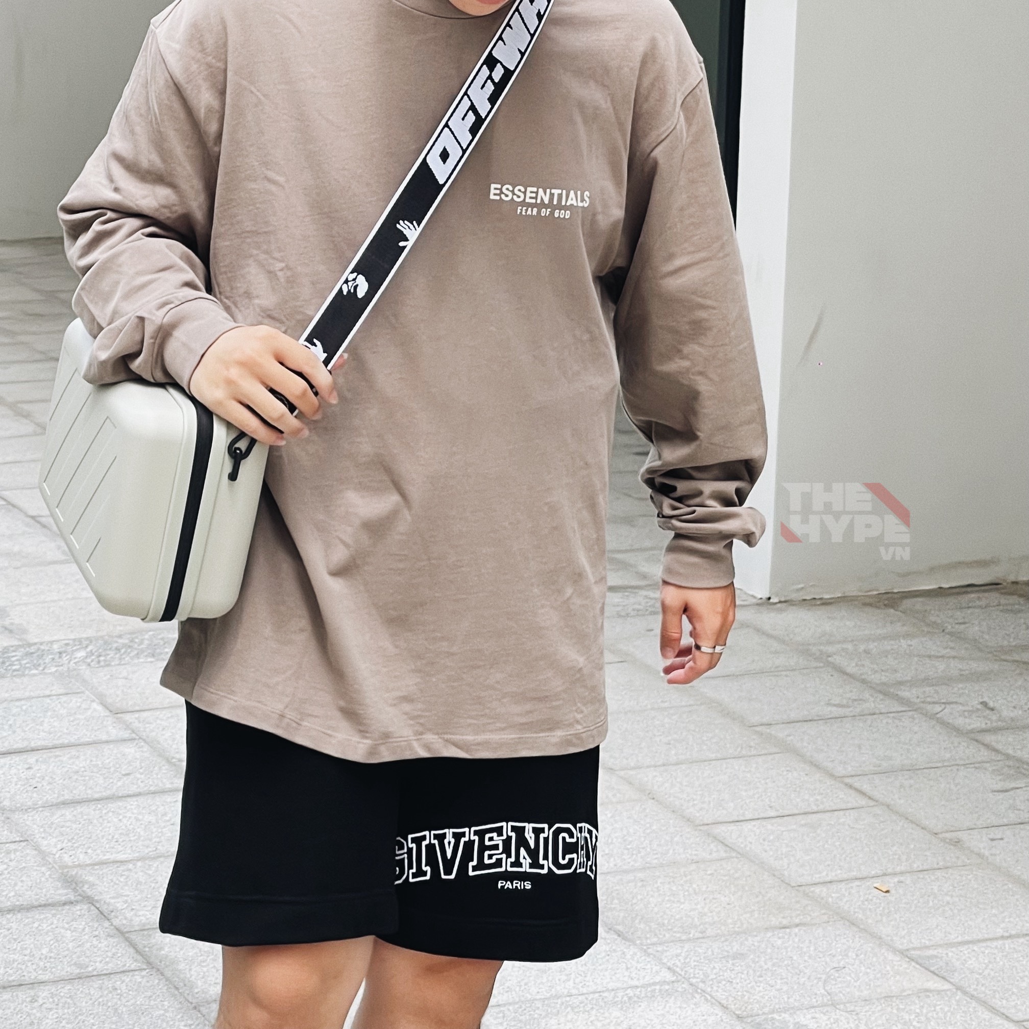 GIVENCHY SHORTS - Quần Ngắn GVC Boxy Embroidered Logo (Black) [Mirror Quality]