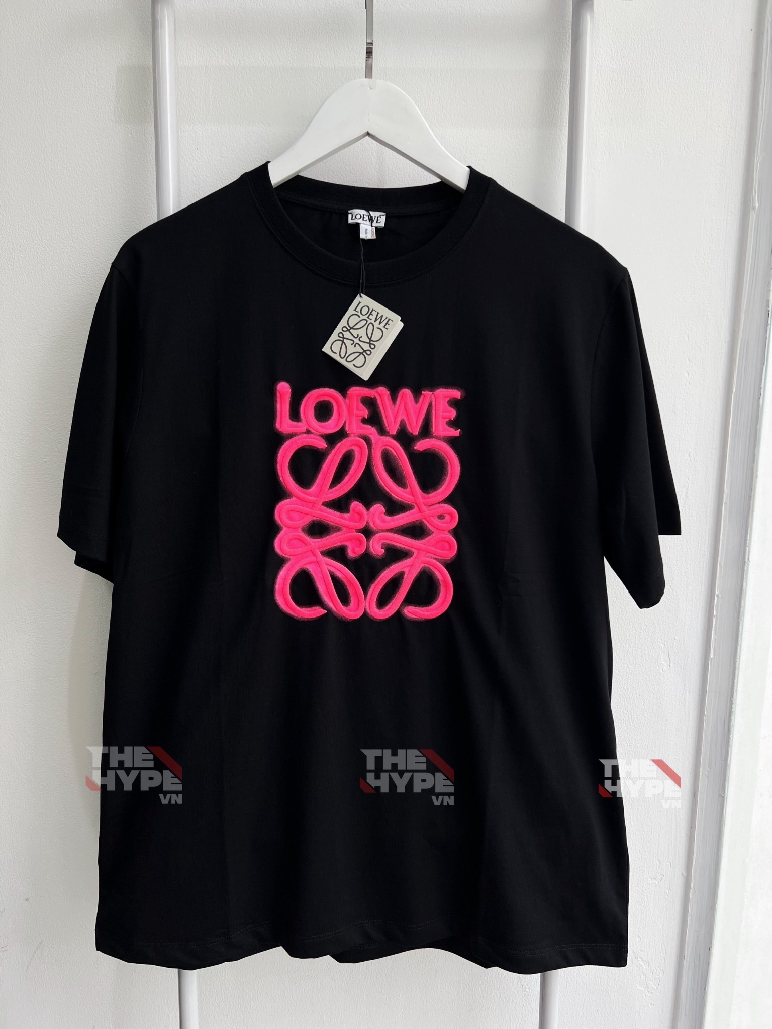 LOEWE TEE - Áo Thun Loewe Neon Embroidered Logo (Black) [MIRROR QUALITY]