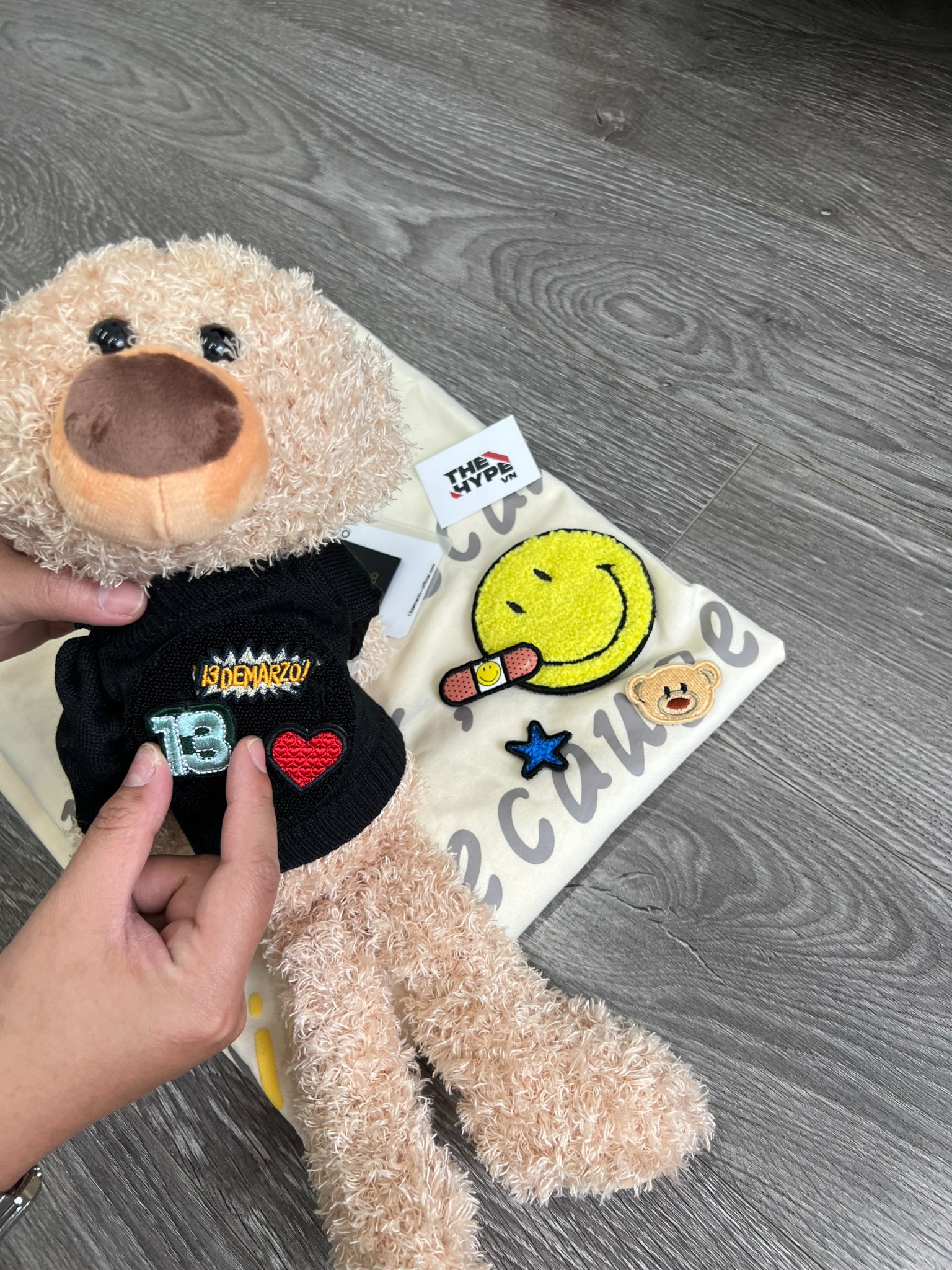 13DE MARZO TEE - Áo Thun 13De Palda Bear Velcro Patch (Cream) Best Quality