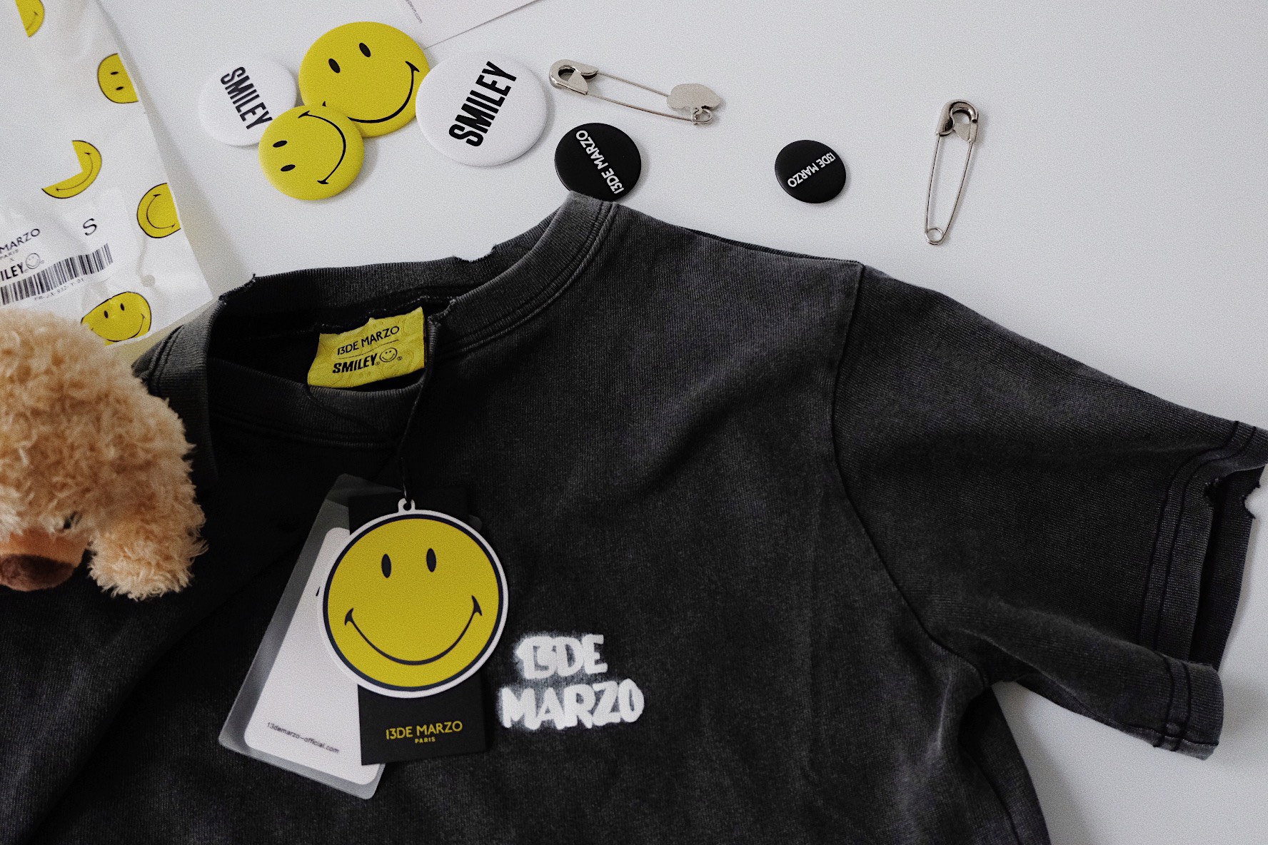 Áo Thun Croptop 13De Marzo Broken Pin Badge Bear (Black) Best Quality