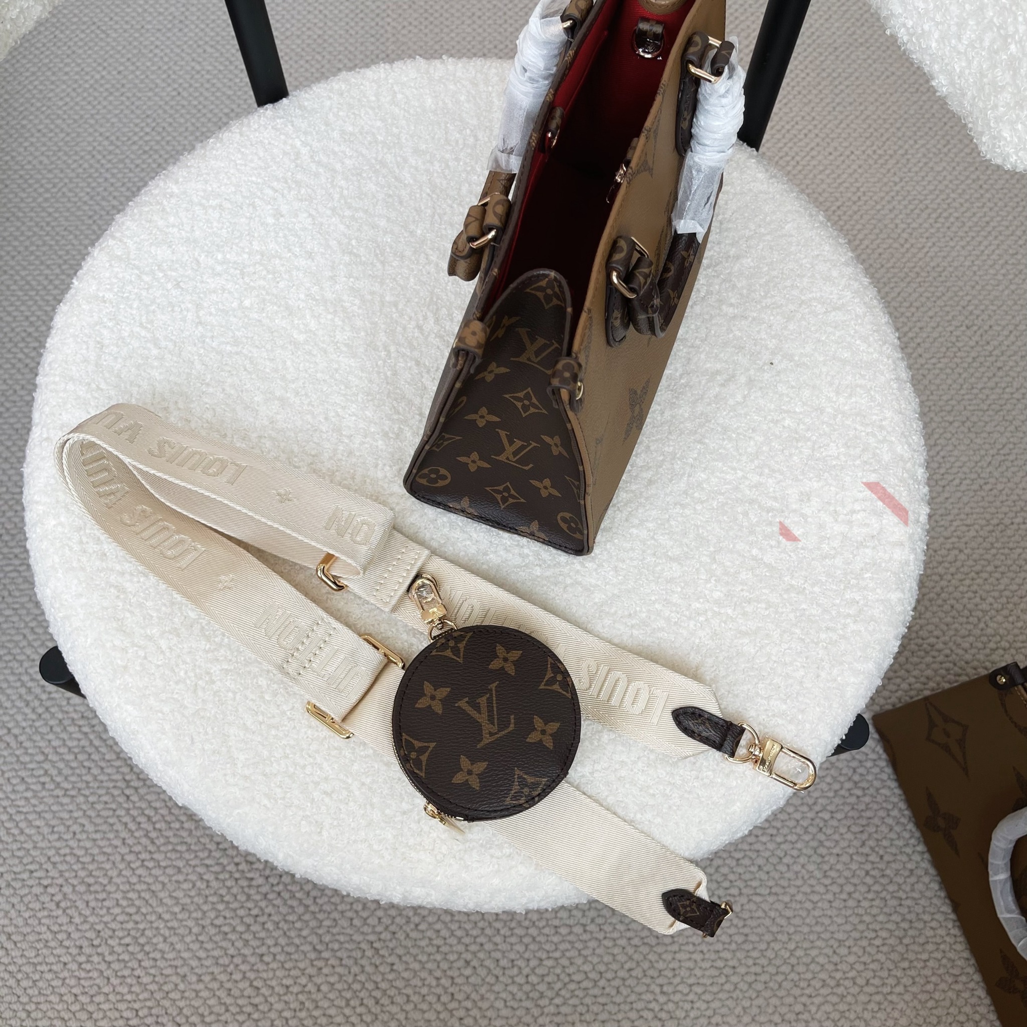 Túi Louis Vuitton On The Go PM [Mirror Quality]
