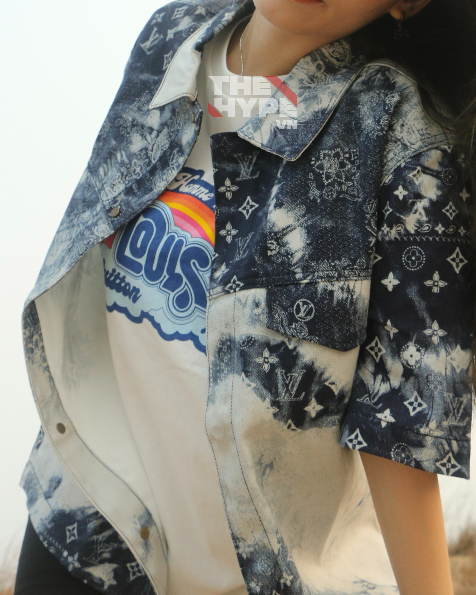 LOUIS VUITTON TEE - Áo Thun LV Rainbow Printed (White) [Mirror Quality]