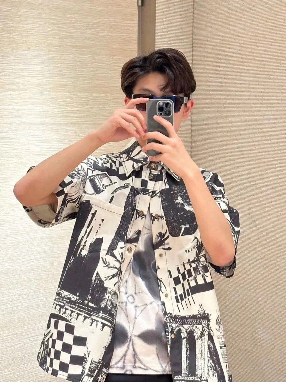 LOUIS VUITTON SHIRT - Áo Sơ Mi LV Short-Sleeved Denim Shirt (Black) [Mirror Quality]