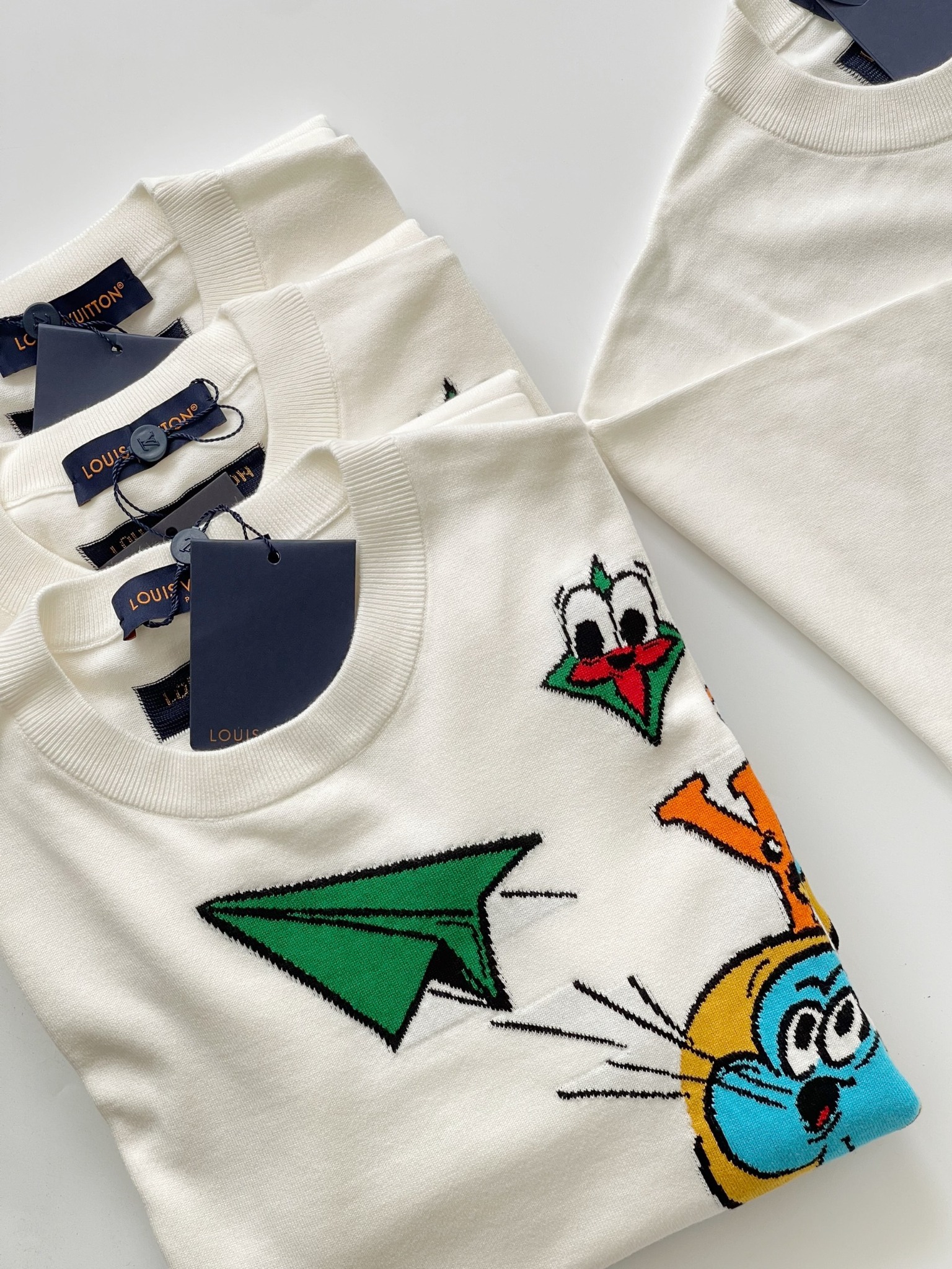 LOUIS VUITTON TEE - Áo LV Monogram Comics Intarsia Short-Sleeved Crewneck (White) [Mirror Quality]