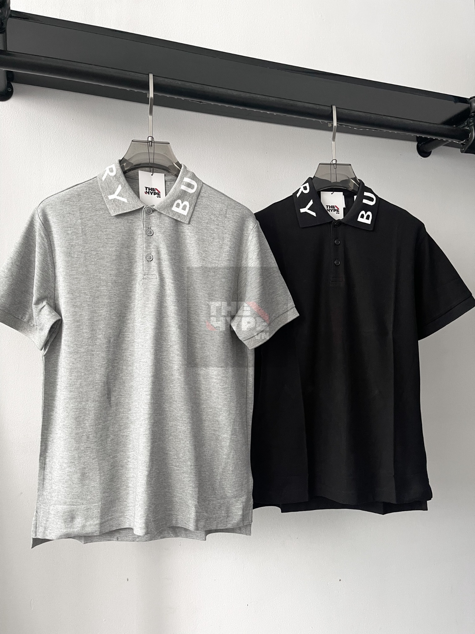 Áo Polo Burberry BBR Ryland Collar Logo (Black) [Mirror Quality]