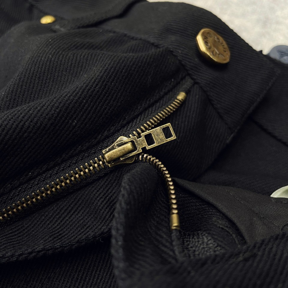 LOUIS VUITTON PANT - QUẦN LV MONOGRAM DETAIL CARPENTER DENIM PANTS [Mirror Quality]