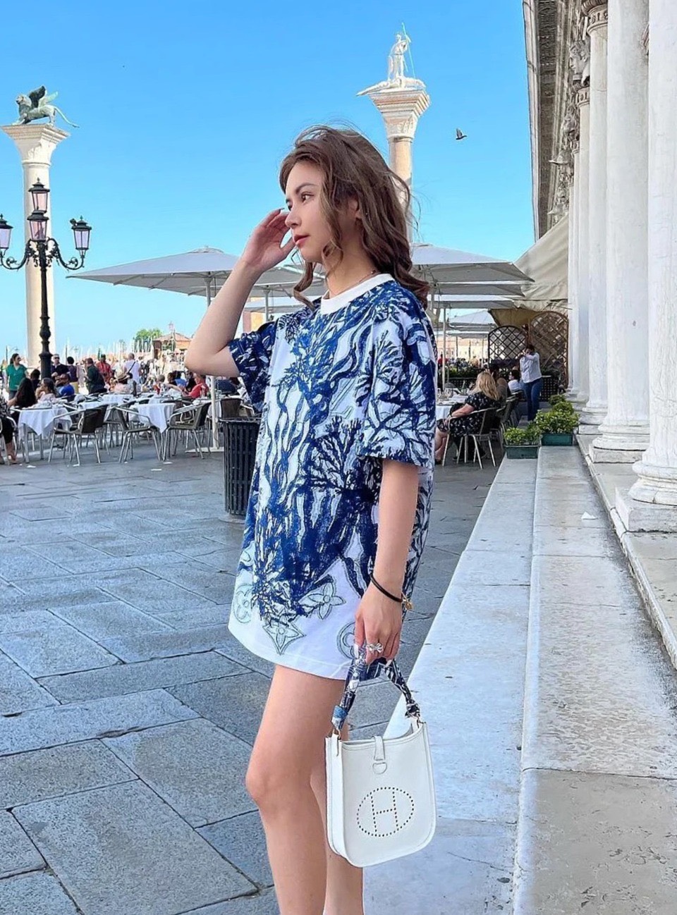 Áo thun Louis Vuitton LV Graphic Cotton Short-Sleeved (Blue) [Mirror Quality]