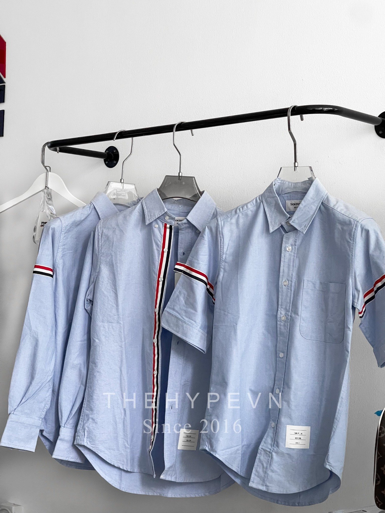 THOM BROWNE SHIRT - Áo sơ mi Thom Browne Grosgrain Arm Band Solid Poplin (sọc tay) (Blue)