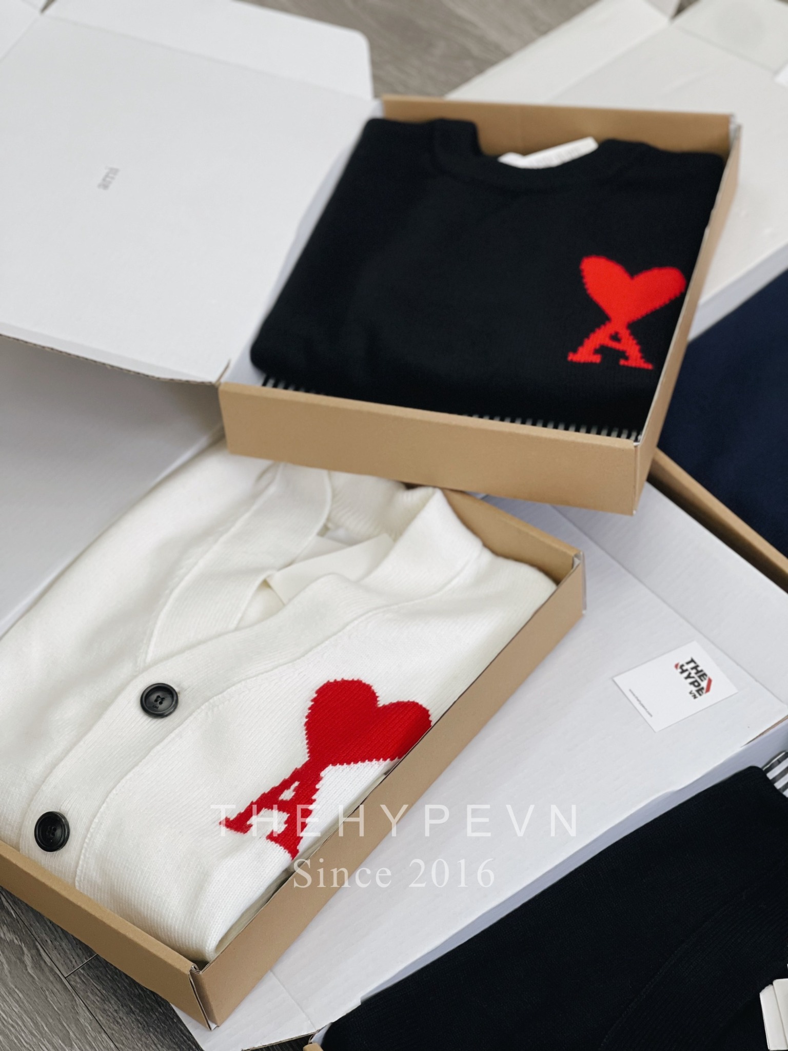 ÁO CARDIGAN AMI PARIS BIG HEART LOGO WOOL (WHITE)