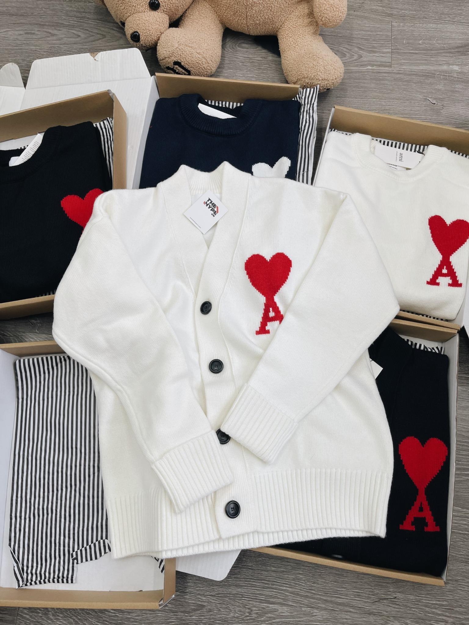 ÁO CARDIGAN AMI PARIS BIG HEART LOGO WOOL (WHITE)