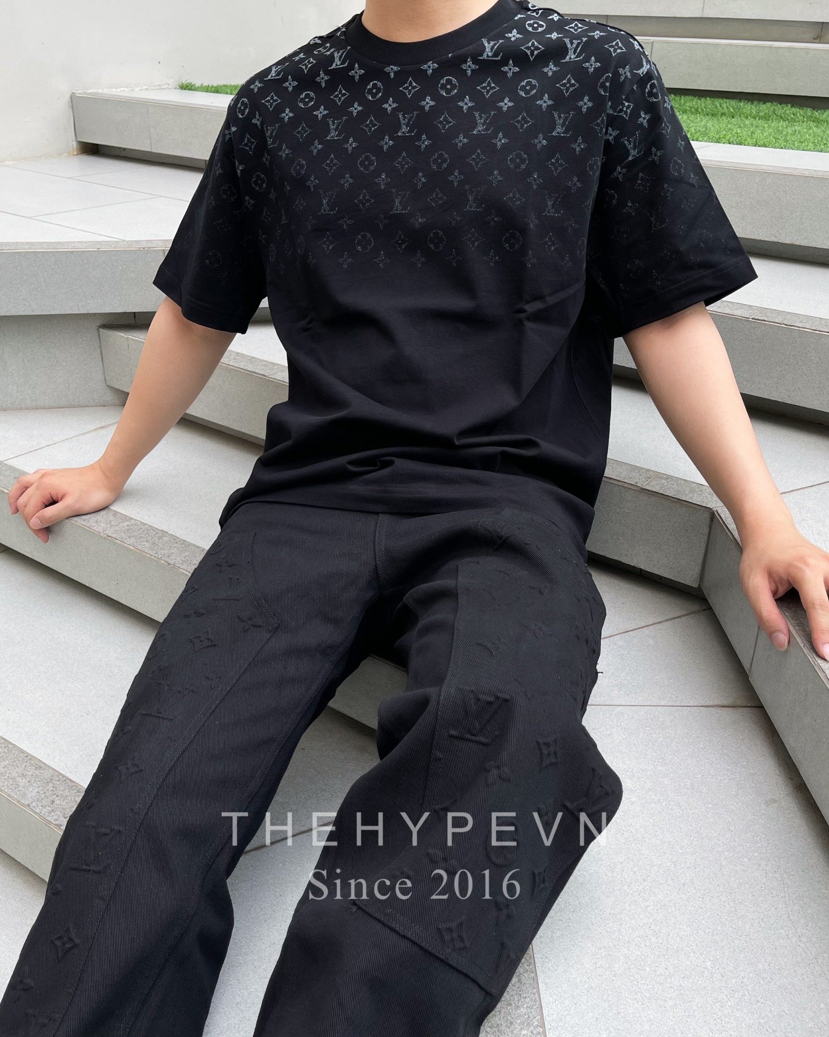 Áo Thun Louis Vuitton LV Gradient (Black) [Mirror Quality]