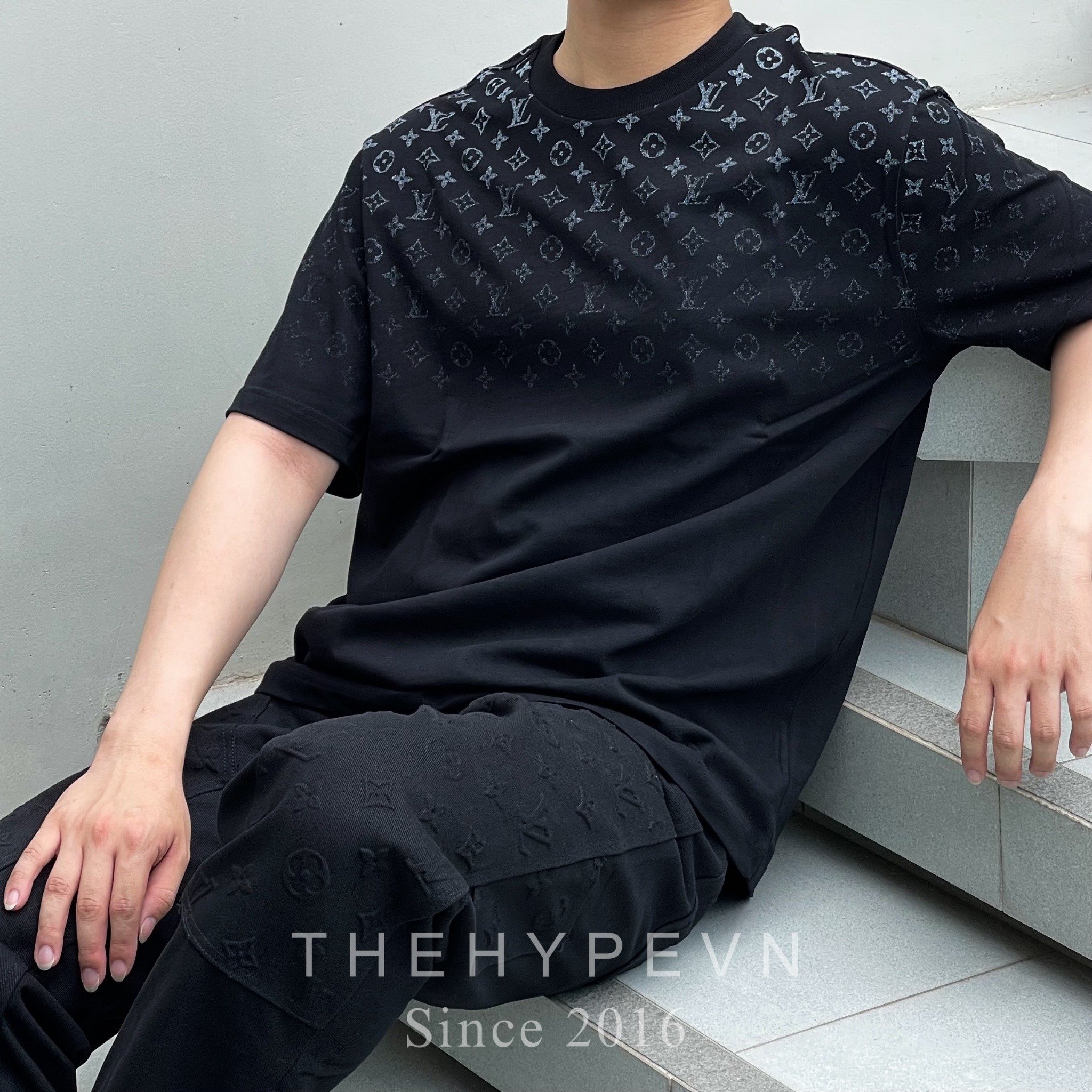 Áo Thun Louis Vuitton LV Gradient (Black) [Mirror Quality]