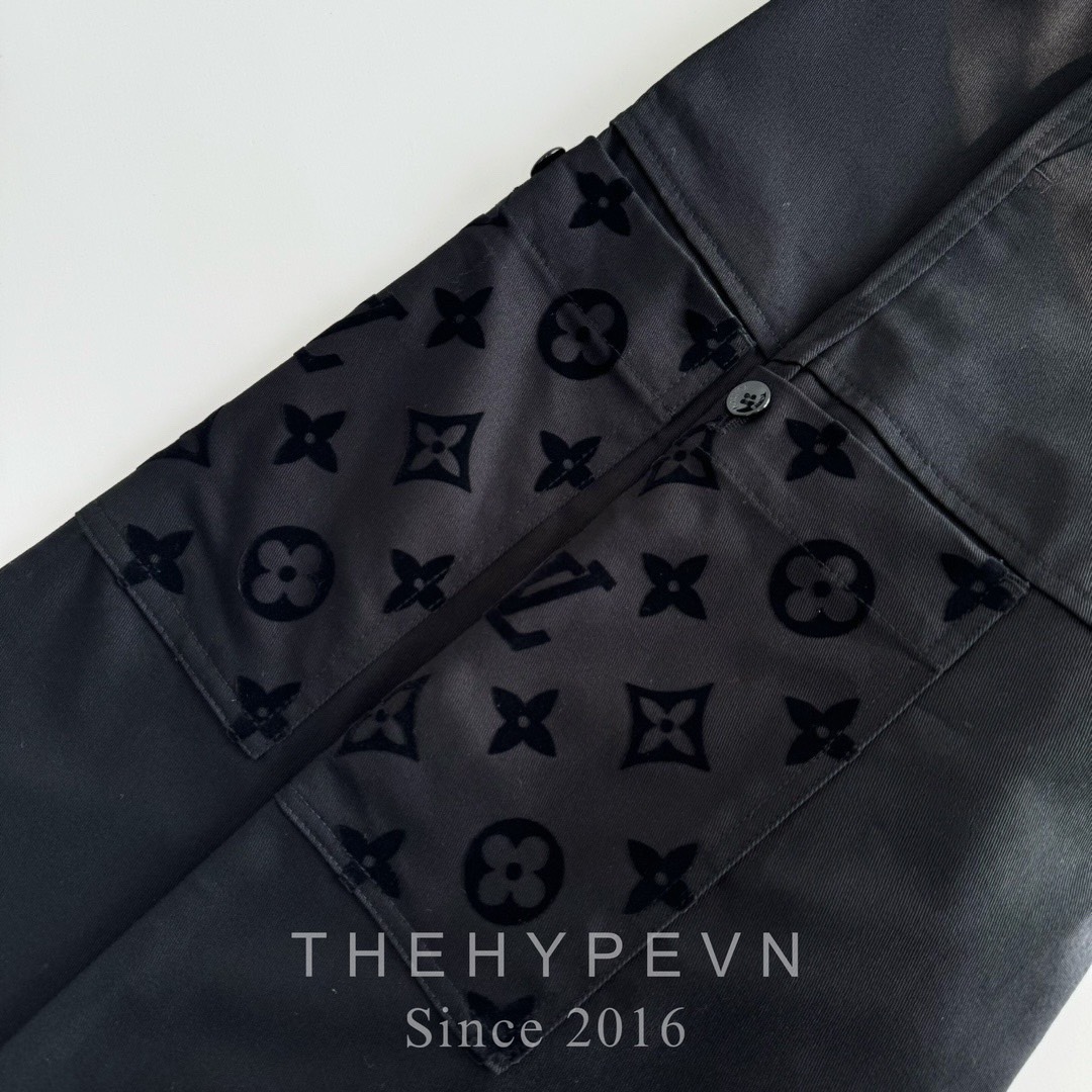 Quần Louis Vuitton Monogram Blended Fabrics Cotton Logo (Black) [Mirror Quality]