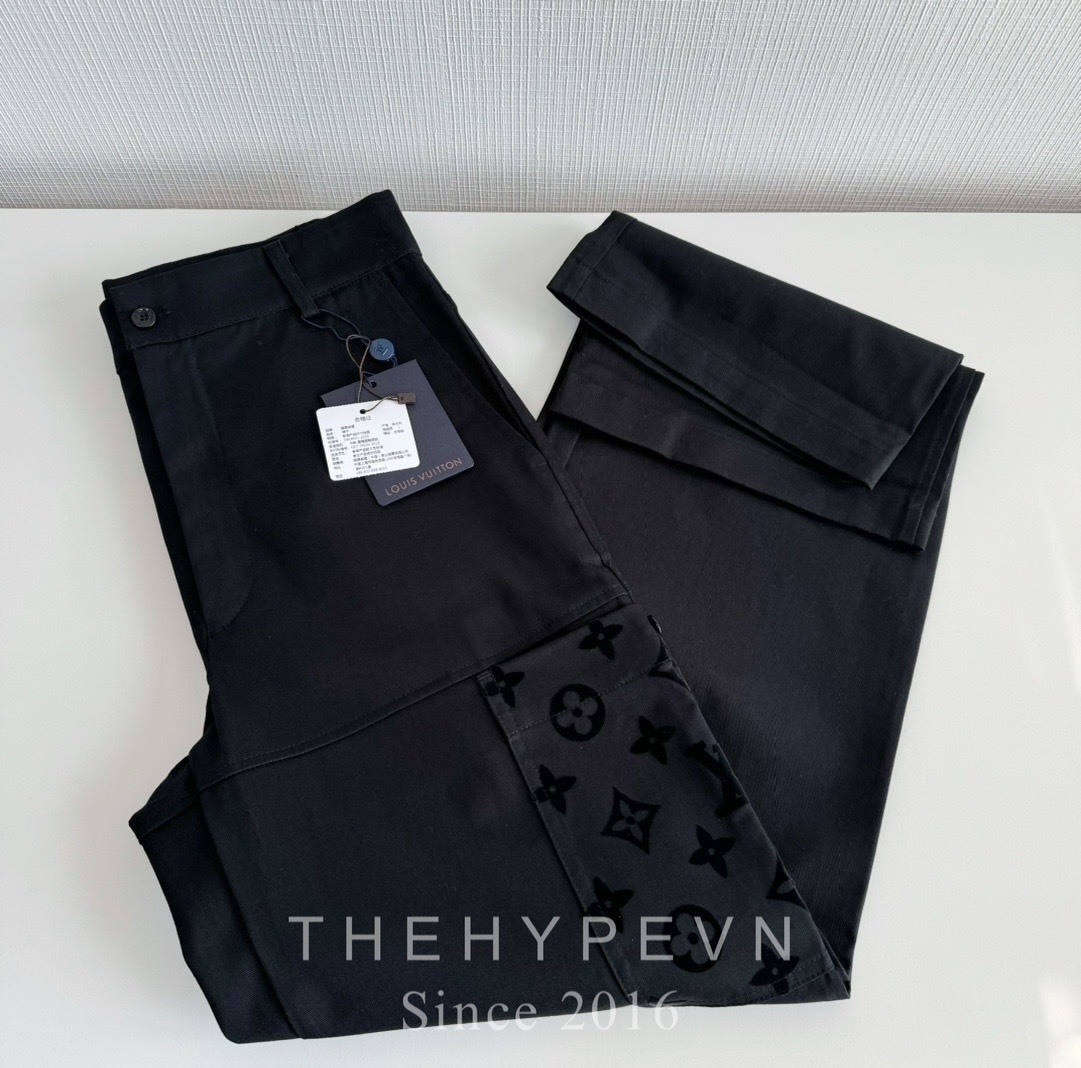 Quần Louis Vuitton Monogram Blended Fabrics Cotton Logo (Black) [Mirror Quality]