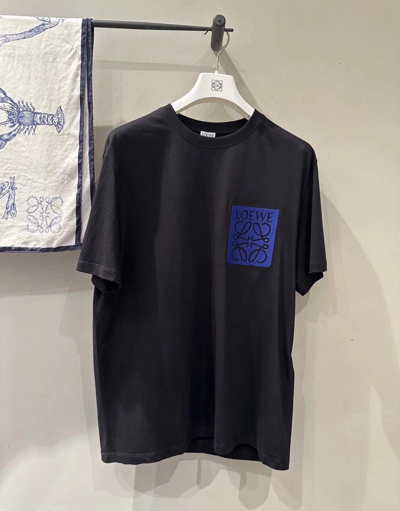 Áo Thun Loewe Blue Patch (Black) [Mirror Quality]