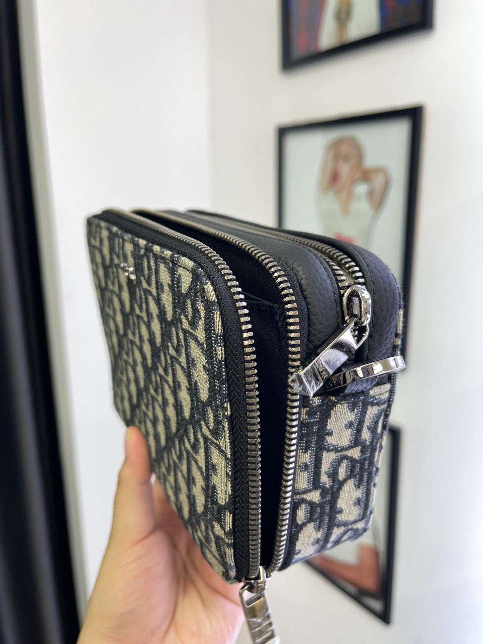 Túi Dior Pouch with Strap Beige and black Oblique [Mirror Quality]