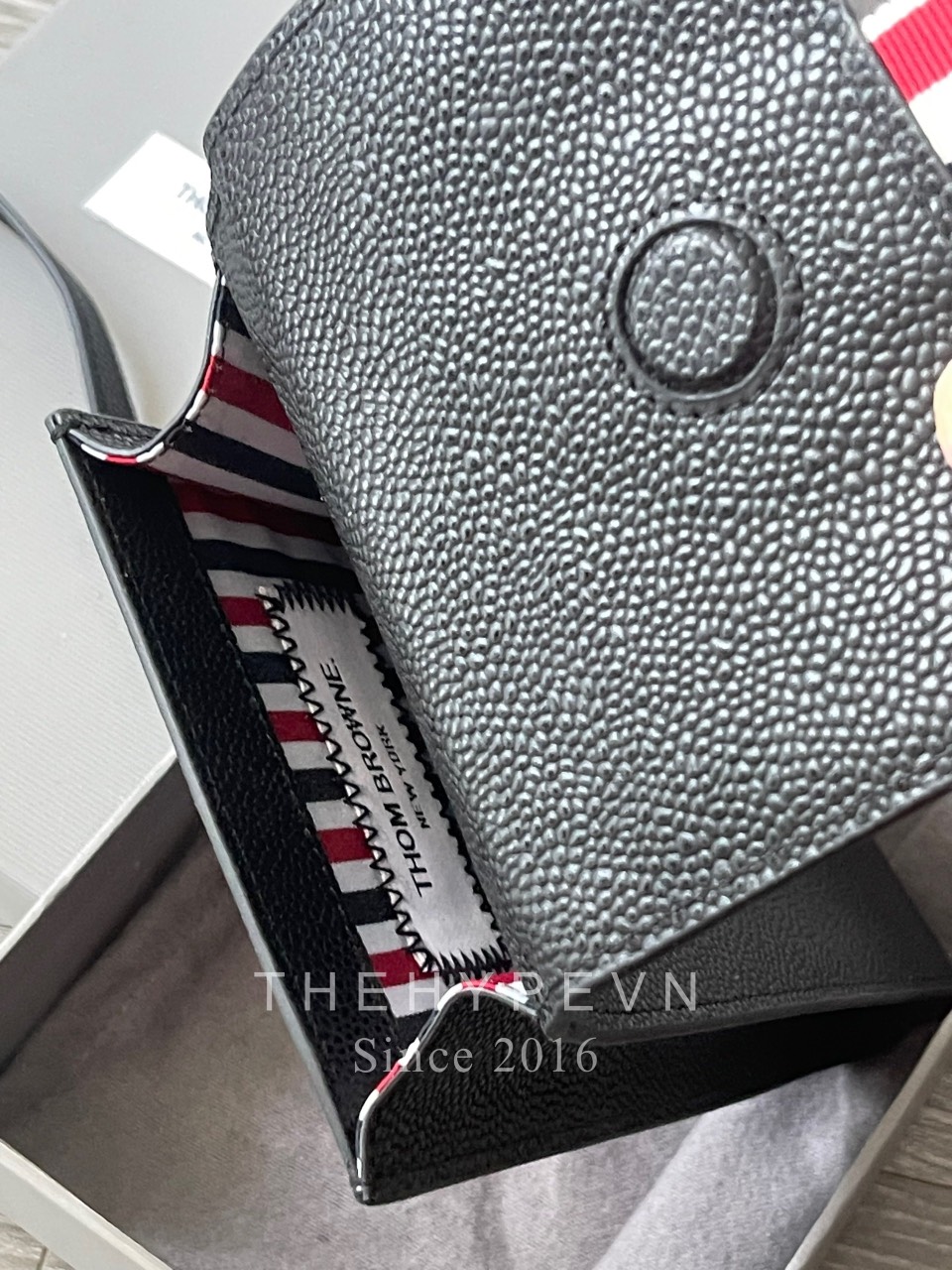 TÚI THOM BROWNE STRAP PHONE HOLDER (BLACK)