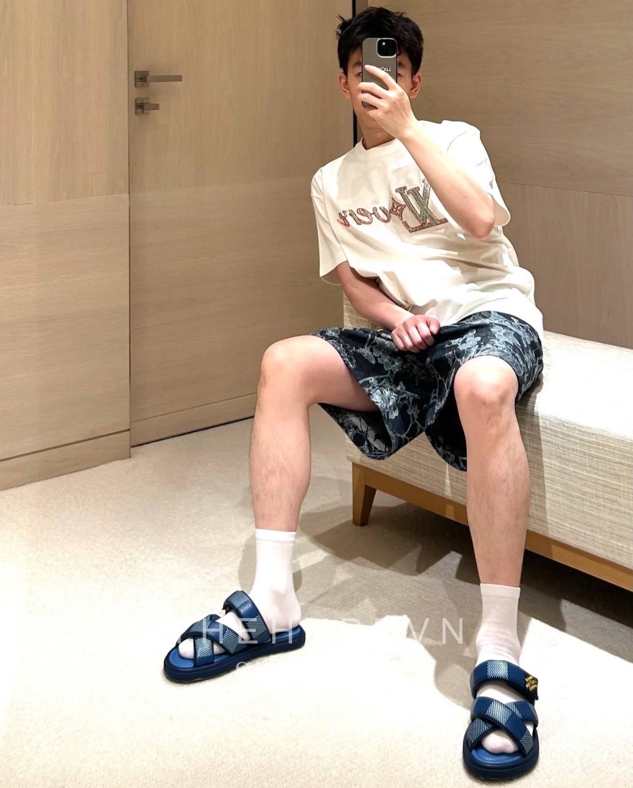 Áo Thun Louis Vuitton Embroidered Short-Sleeved (White) [Mirror Quality]