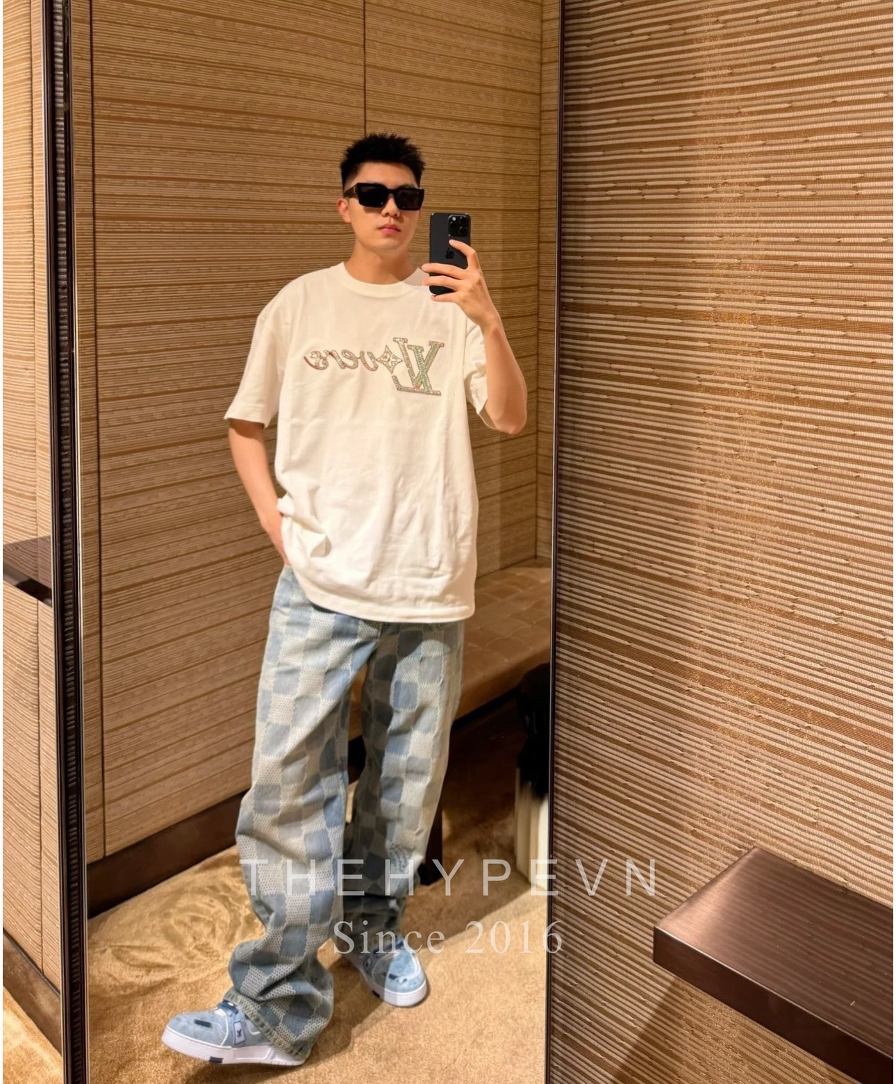 Áo Thun Louis Vuitton Embroidered Short-Sleeved (White) [Mirror Quality]