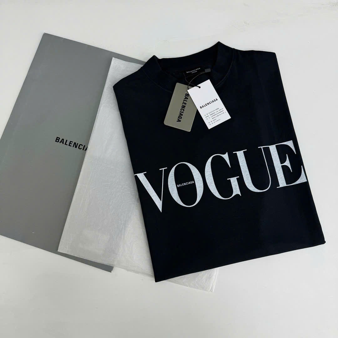 Áo Thun Balenciaga Vogue Place Vendome (Black) [Mirror Quality]