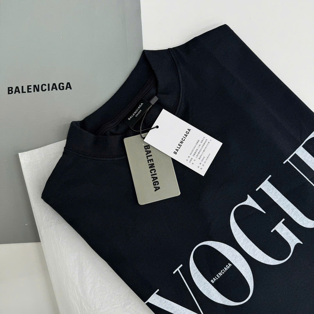 Áo Thun Balenciaga Vogue Place Vendome (Black) [Mirror Quality]